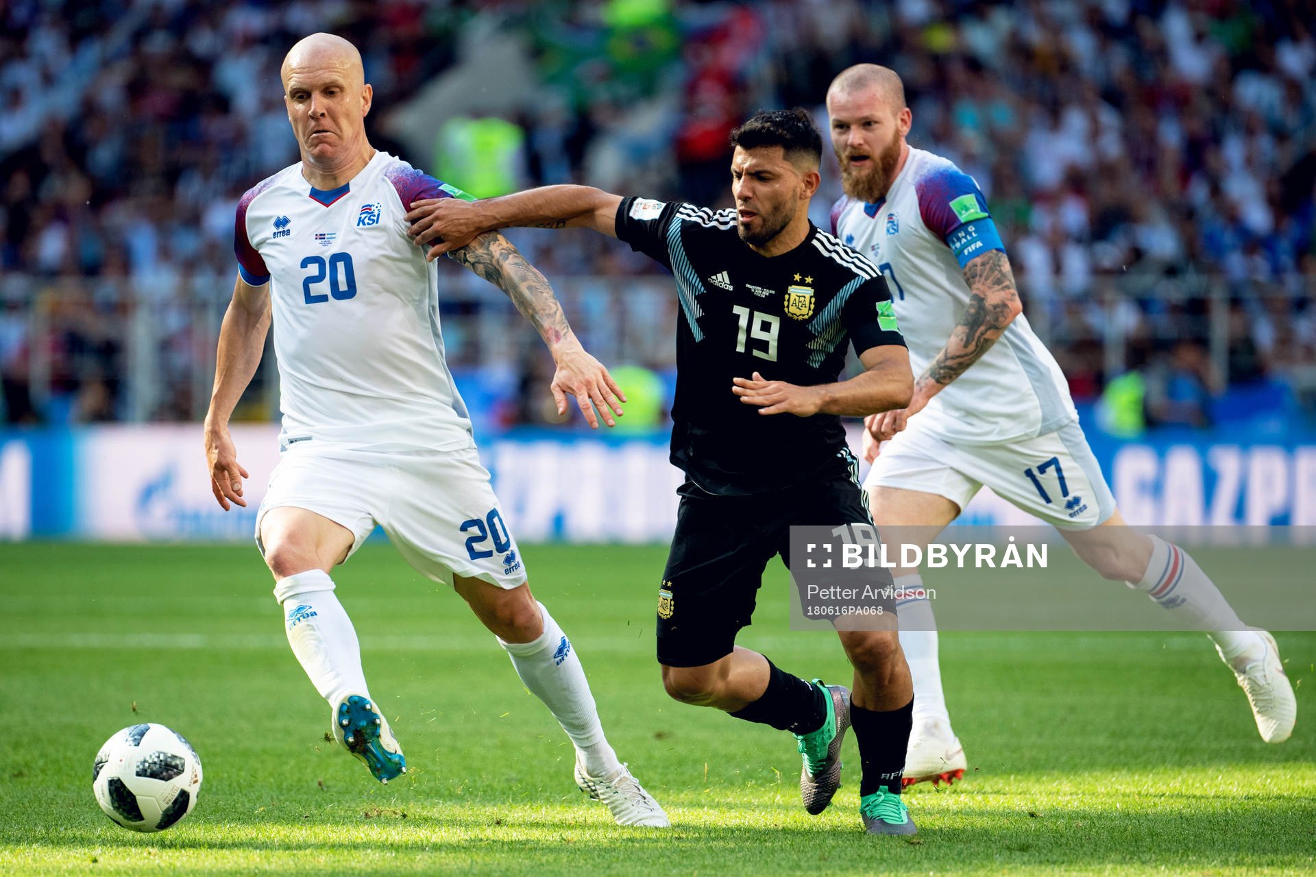 Emil Hallfredsson of Iceland and Sergio Aguero of Argentina during the FIFA World Cup group stage match between Argentina and Iceland on June 16, 2018 in Moscow.