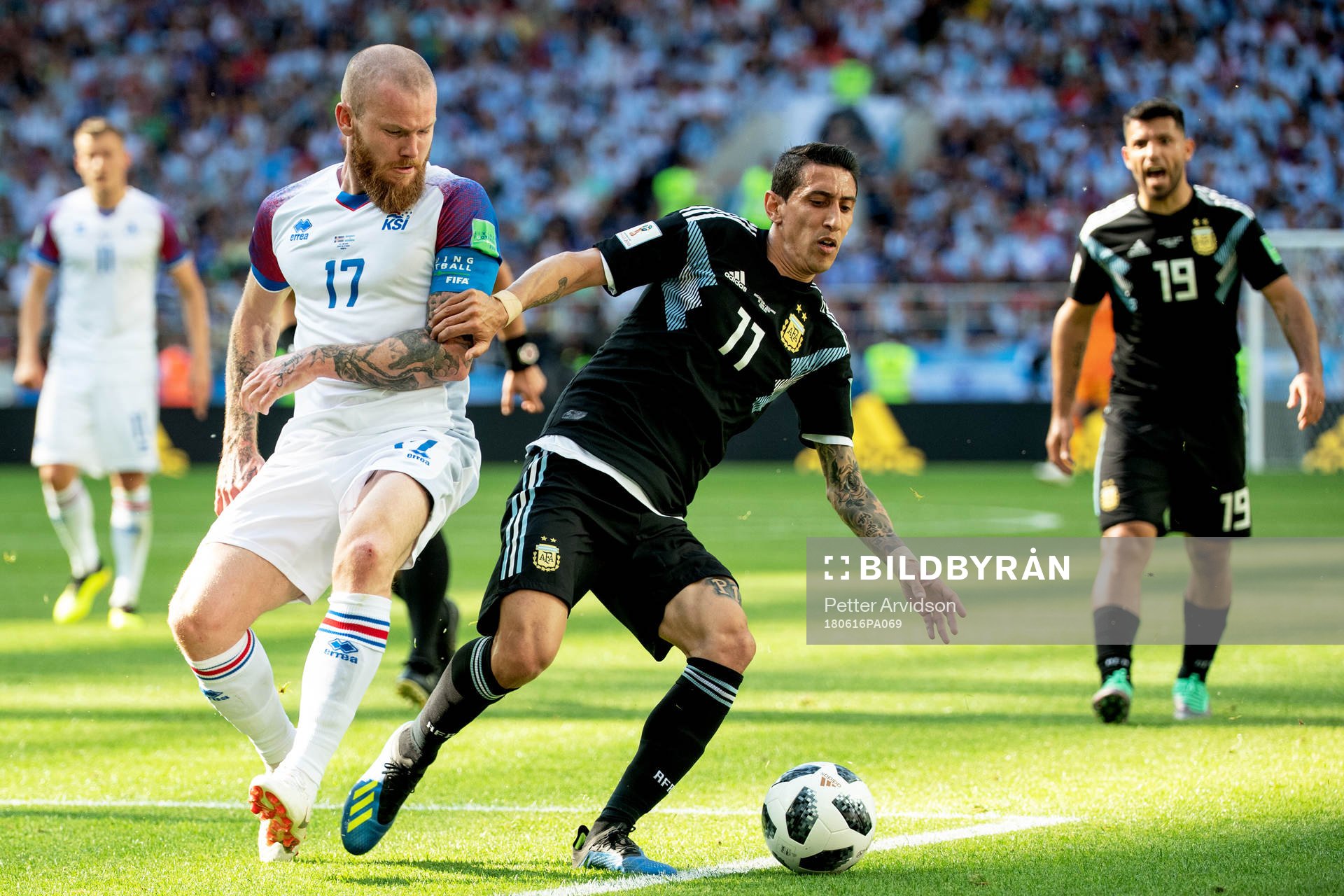 Aron Gunnarsson of Iceland and Angel Di Maria of Argentina