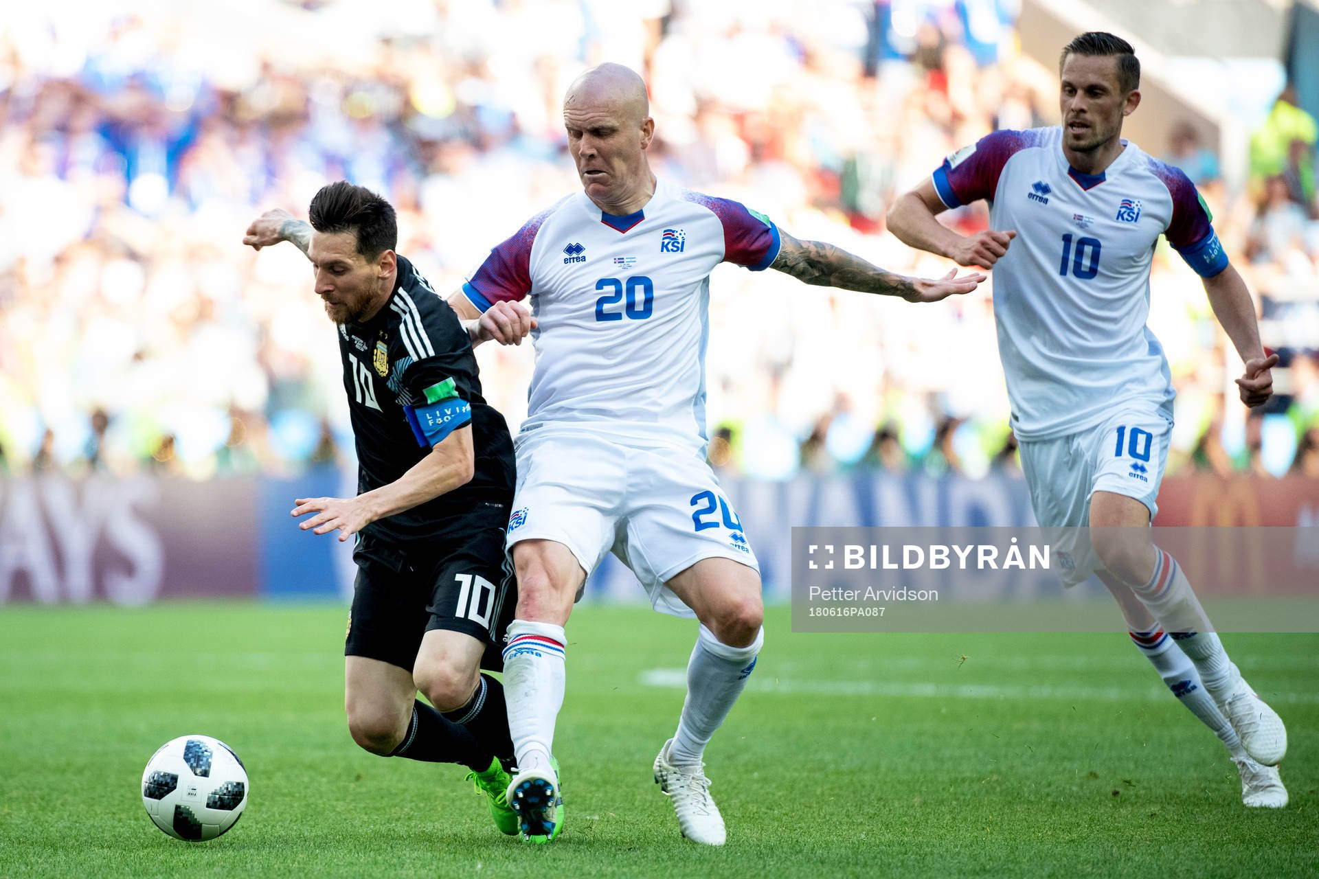 Lionel Messi of Argentina and Emil Hallfredsson of Iceland during the FIFA World Cup group stage match between Argentina and Iceland on June 16, 2018 in Moscow.
