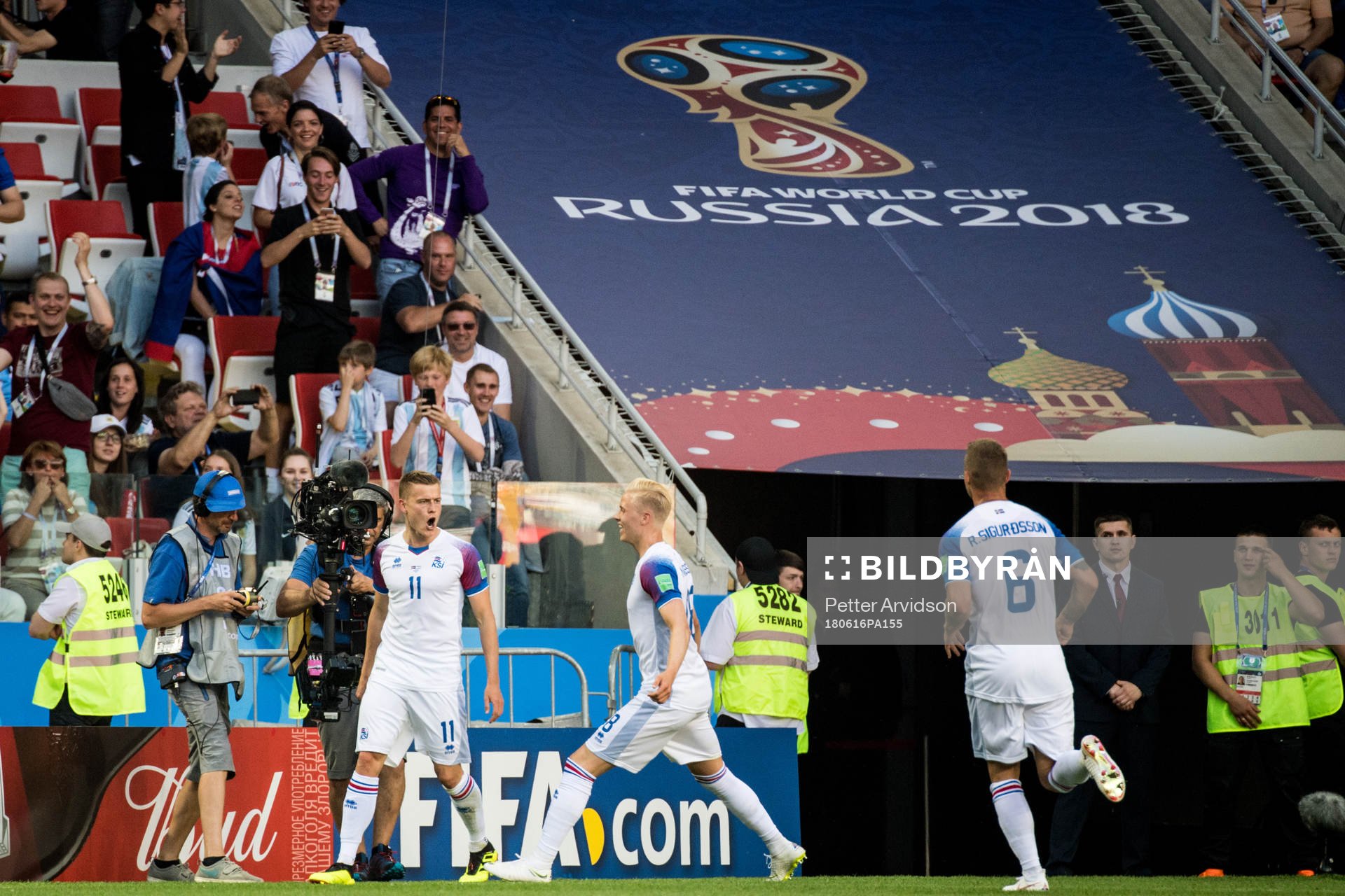 Alfred Finnbogason of Iceland celebrates scoring 1-1