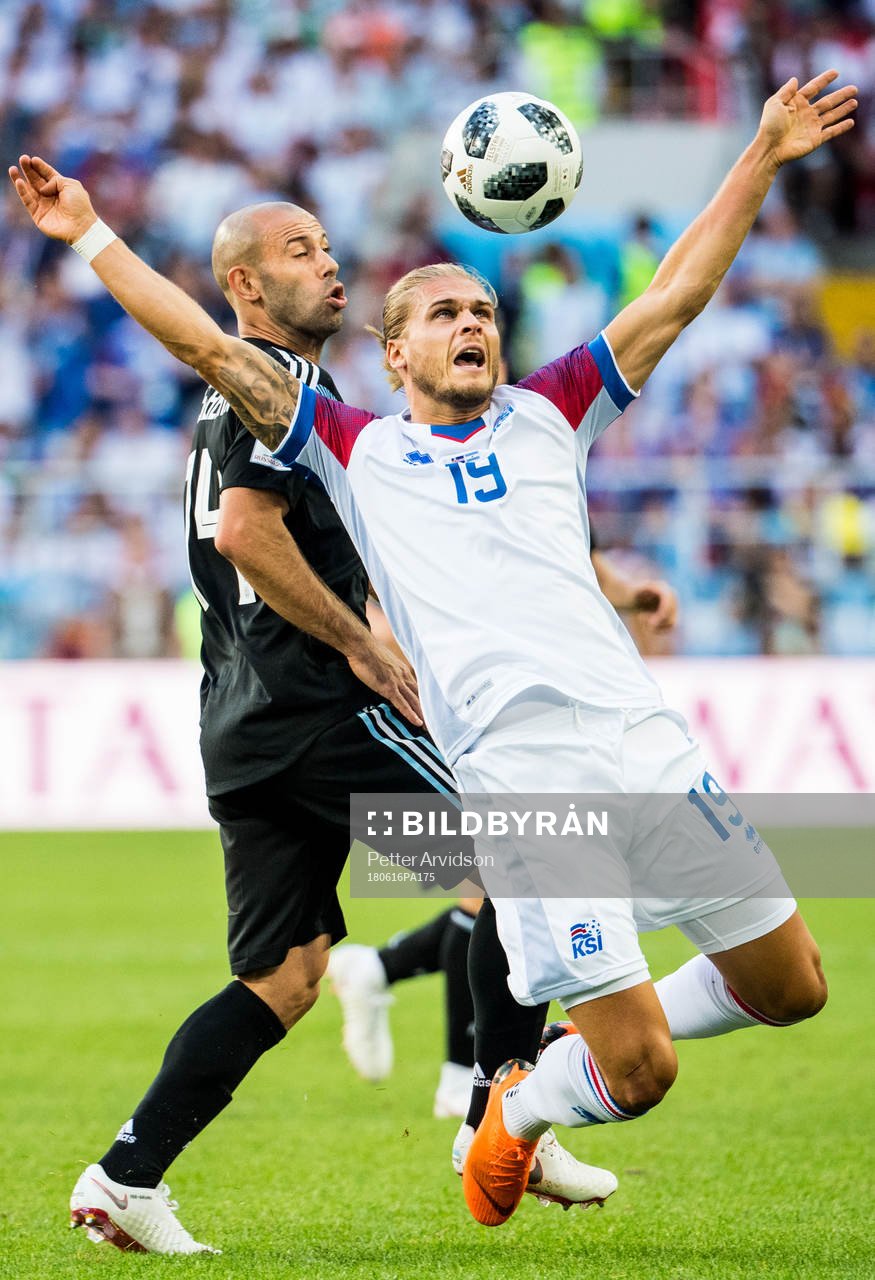 Rurik Gislason of Iceland and Javier Mascherano of Argentina during the FIFA World Cup group stage match between Argentina and Iceland on June 16, 2018 in Moscow.