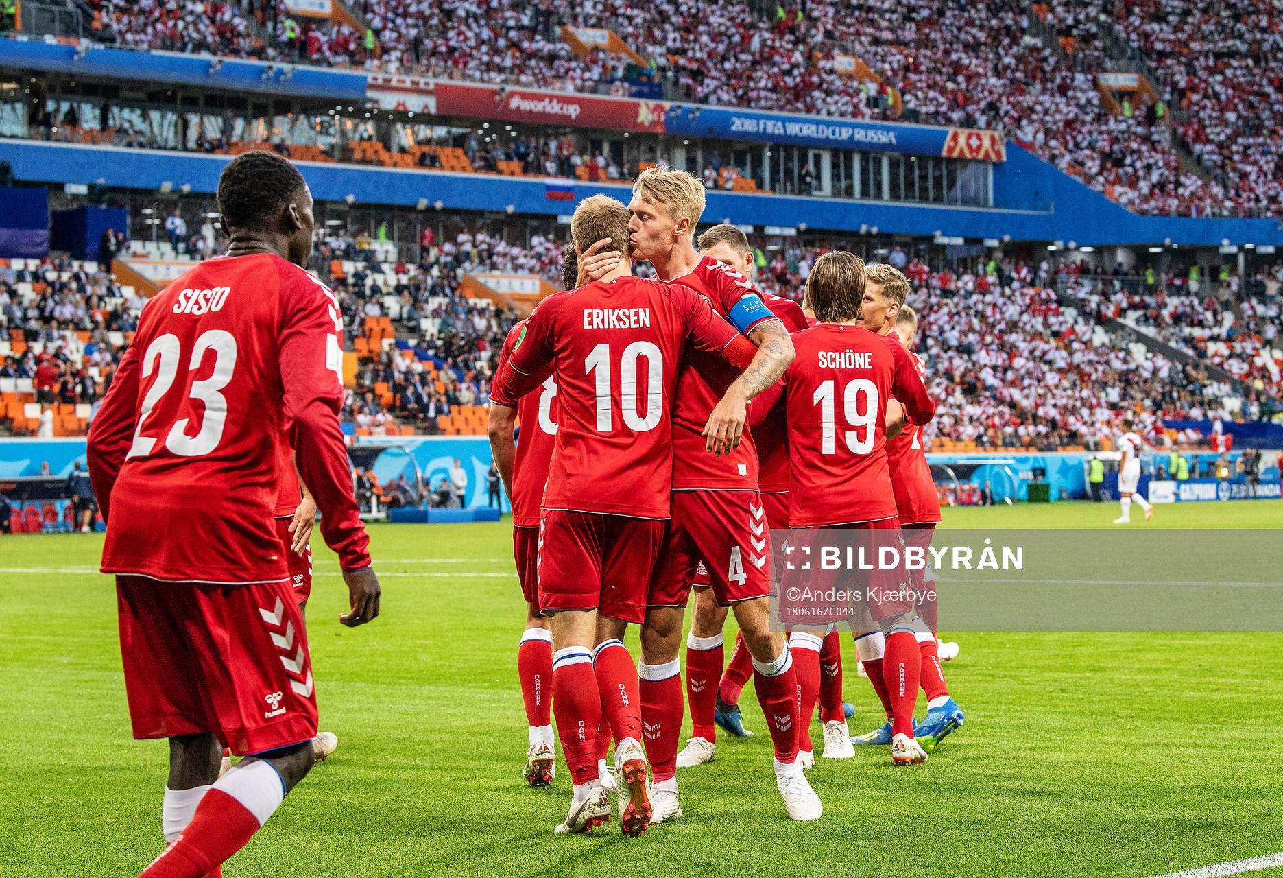 [DK=20180616: Christian Eriksen, Danmark, får et kys af