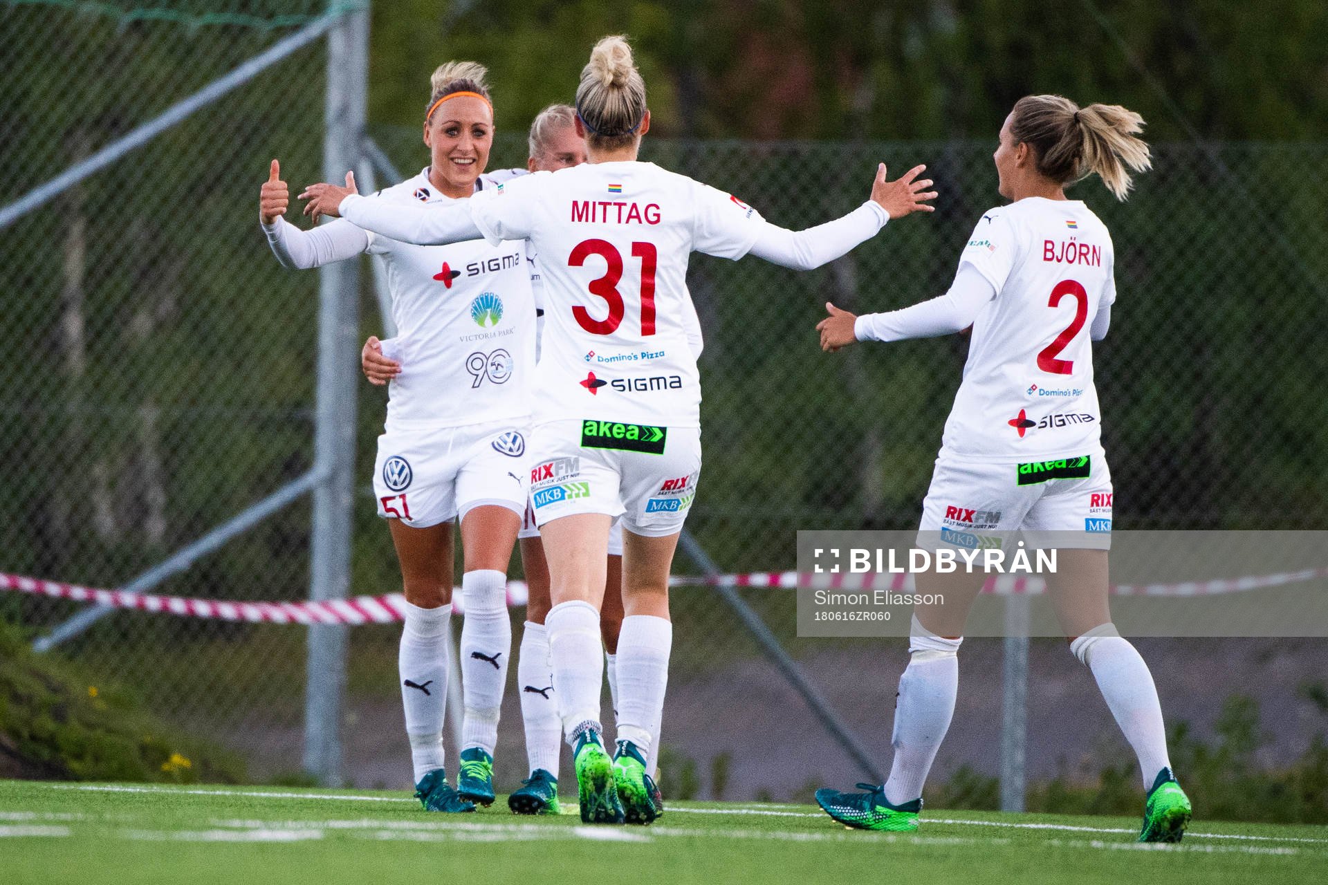 Rosengårds Sanne Troelsgaard Nielsen och Anja Mittag jublar