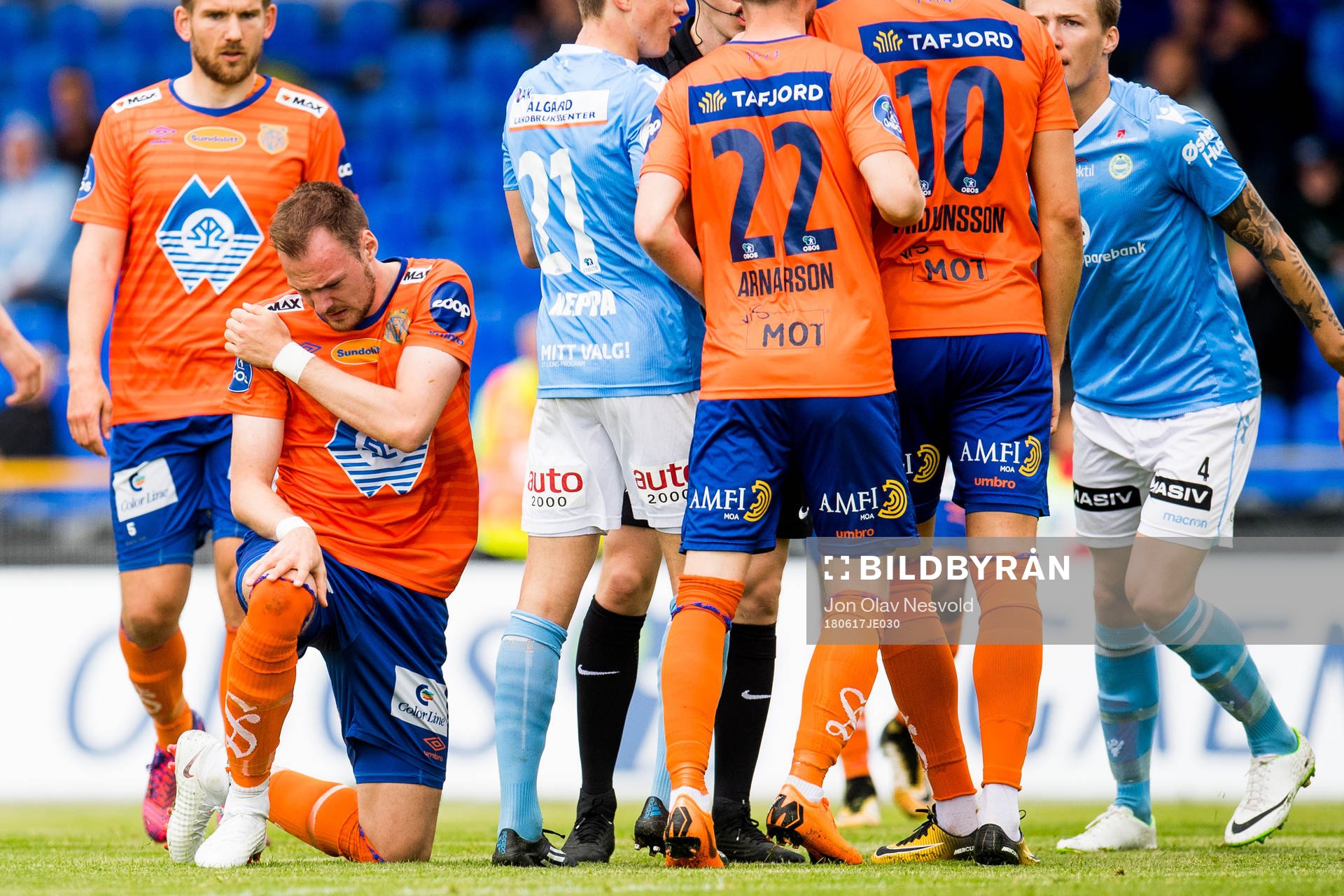 Aron Elís Thrándarson of Aalesund with an injury