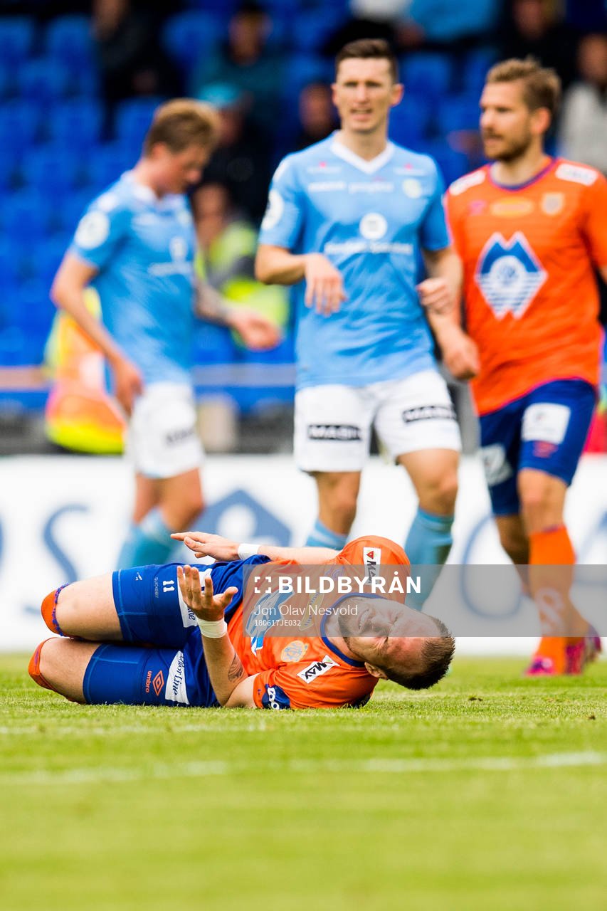 Aron Elís Thrándarson of Aalesund with an injury