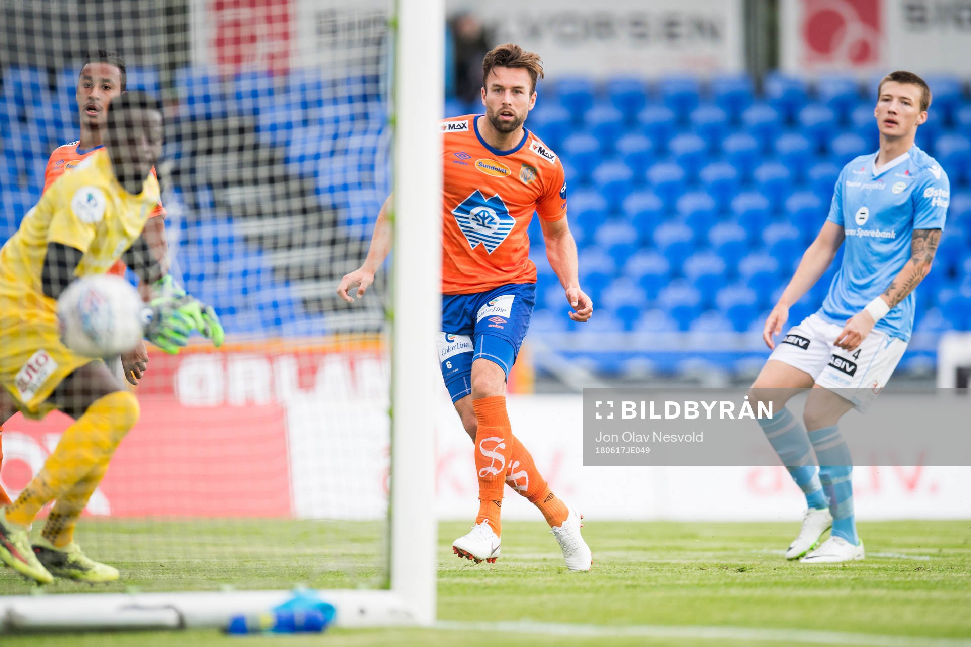 Kaj Ramsteijn of Aalesund scores the 1-1 goal