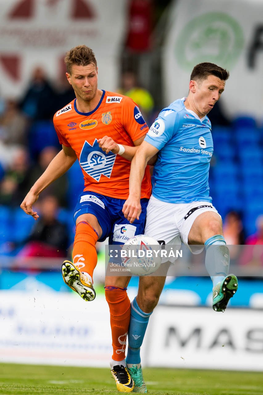 Hólmbert Fridjónsson of Aalesund and Daniel Edvardsen of