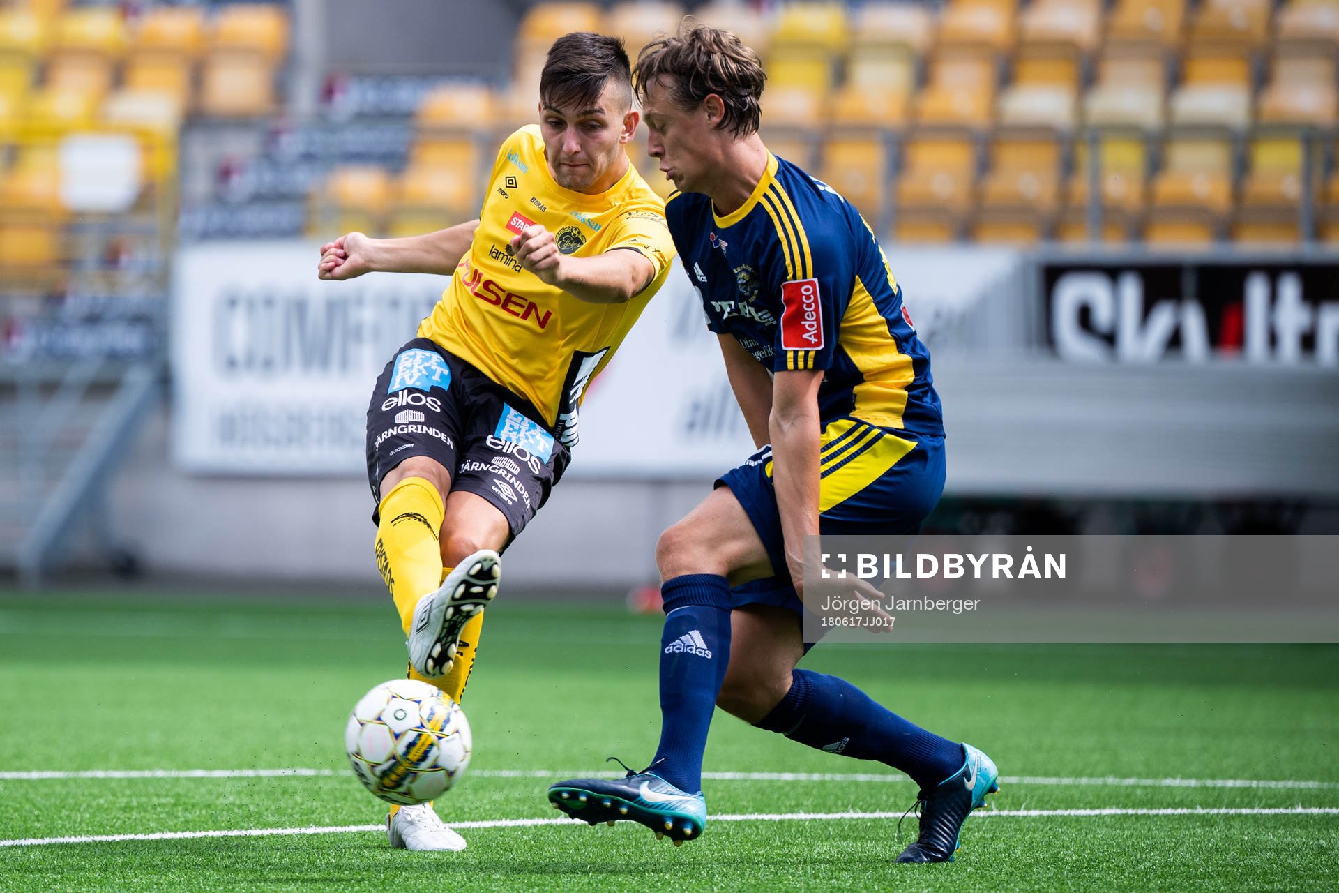 Elfsborgs Aleksandar Ceganjac och Ängelholms Adam Butolen