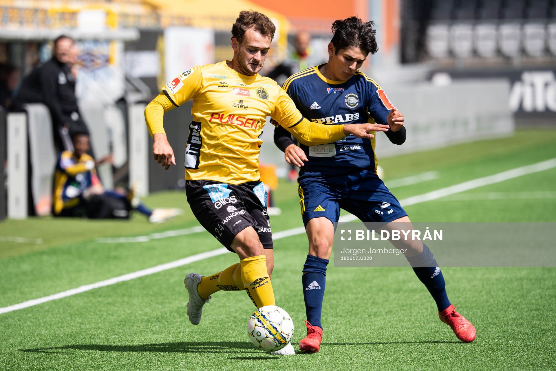 Elfsborgs Adrian Zeka och Ängelholms Camilo Alas Escobar