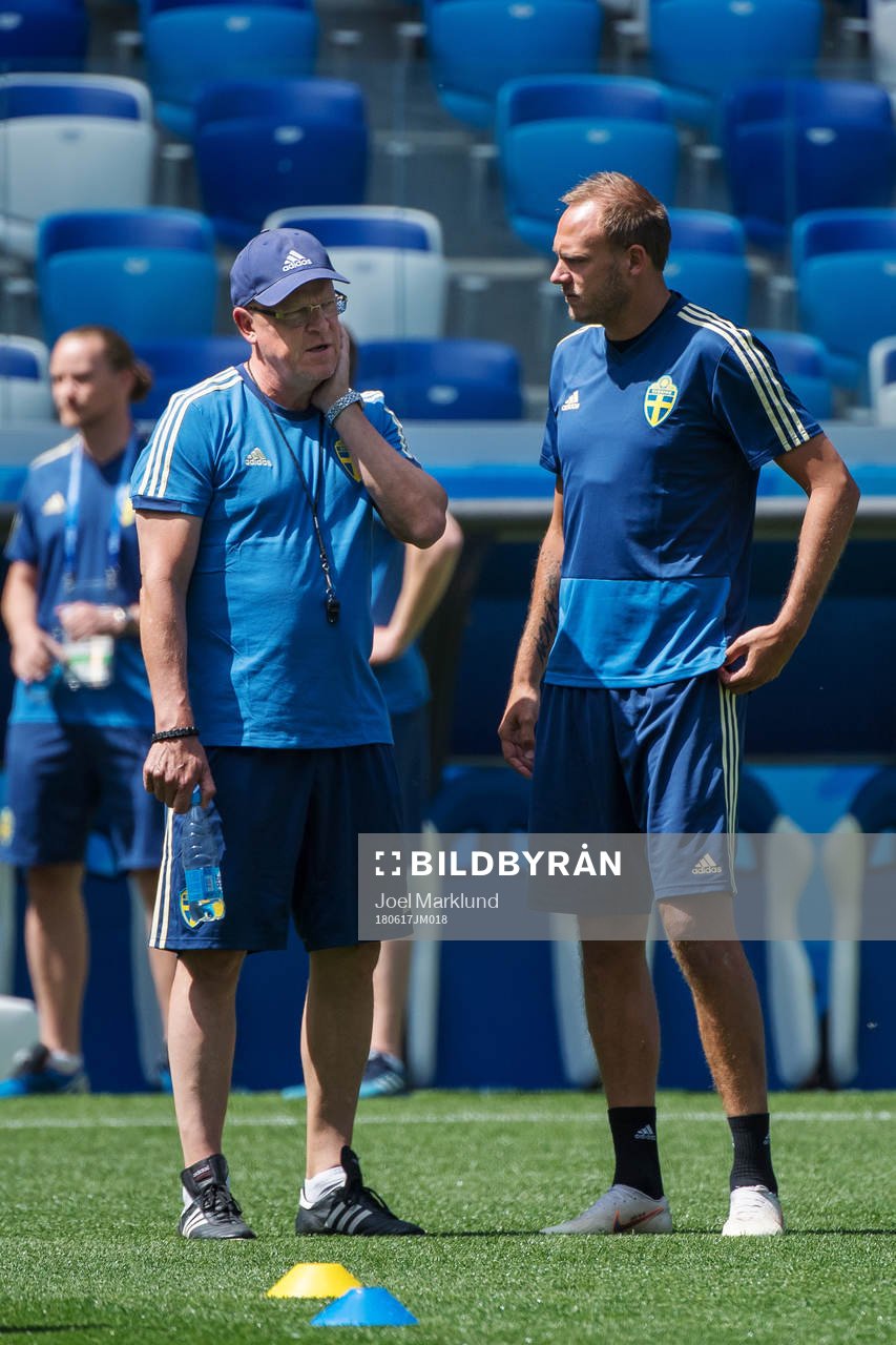 Head coach Janne Andersson and Andreas Granqvist of the