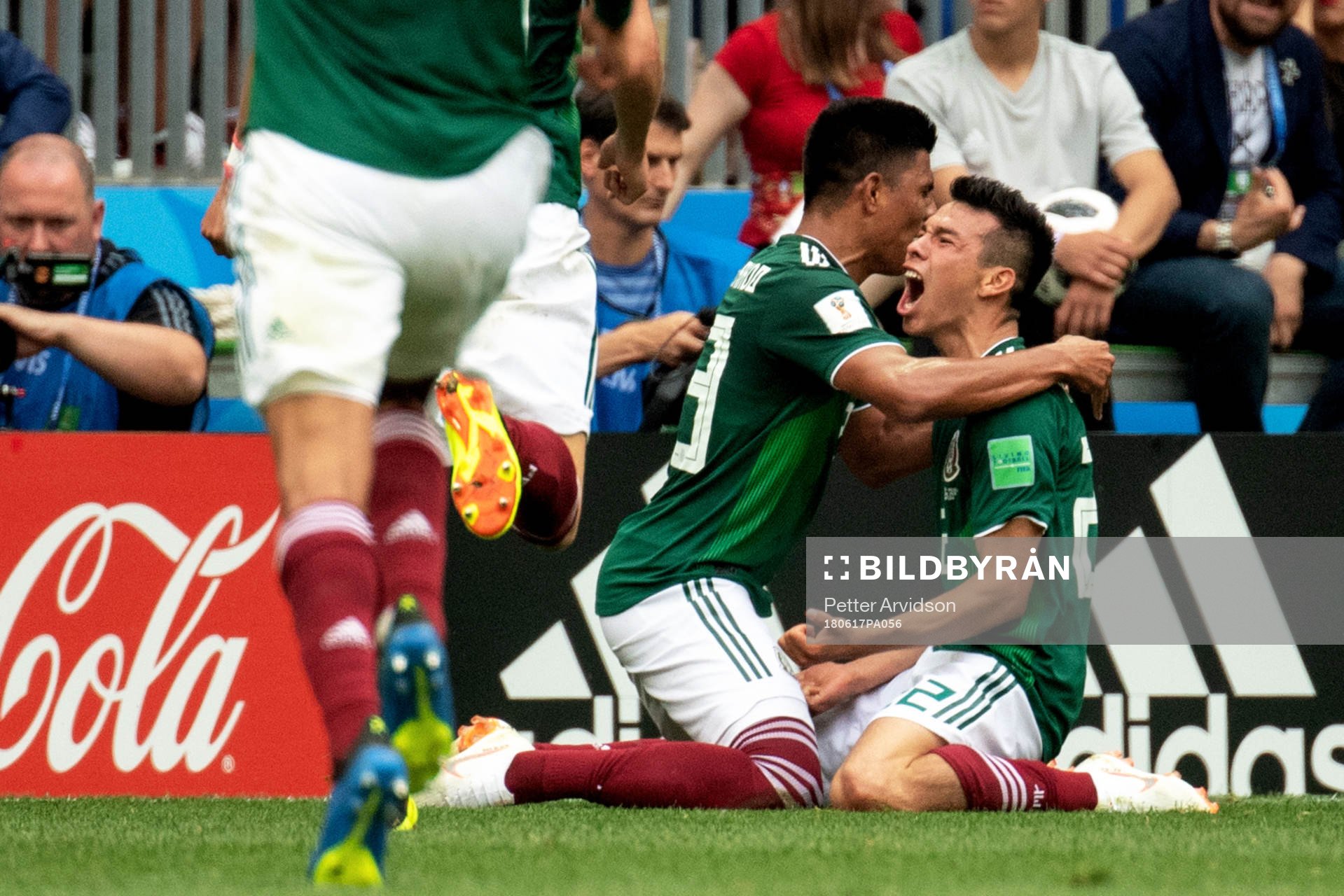 Hirving Lozano of Mexico celebrates with his teammates