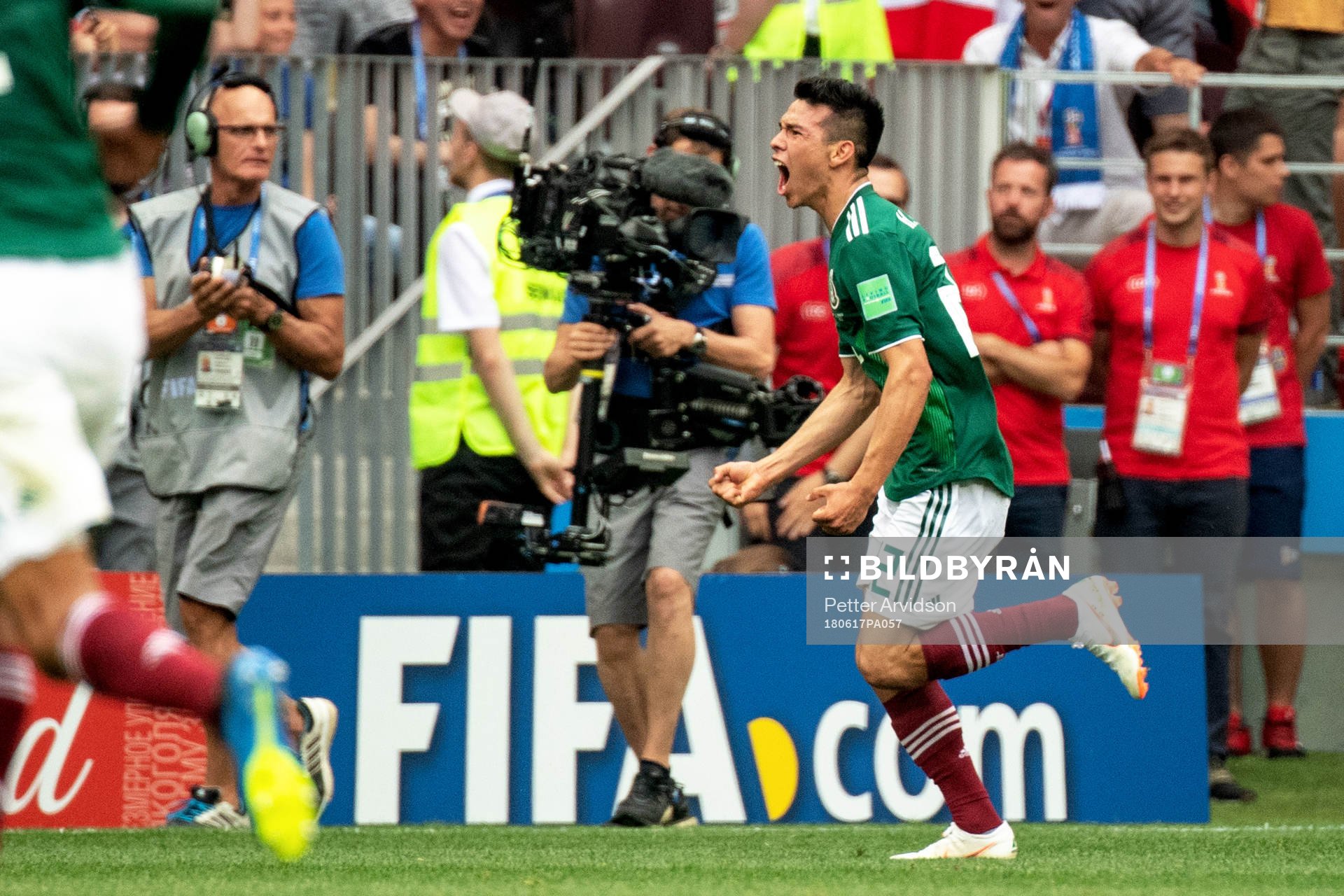 Hirving Lozano of Mexico celebrates with his teammates