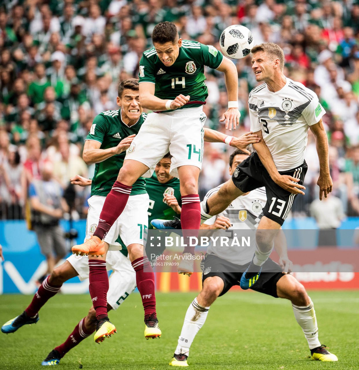 Javier Hernandez of Mexico and Thomas Müller of Germany