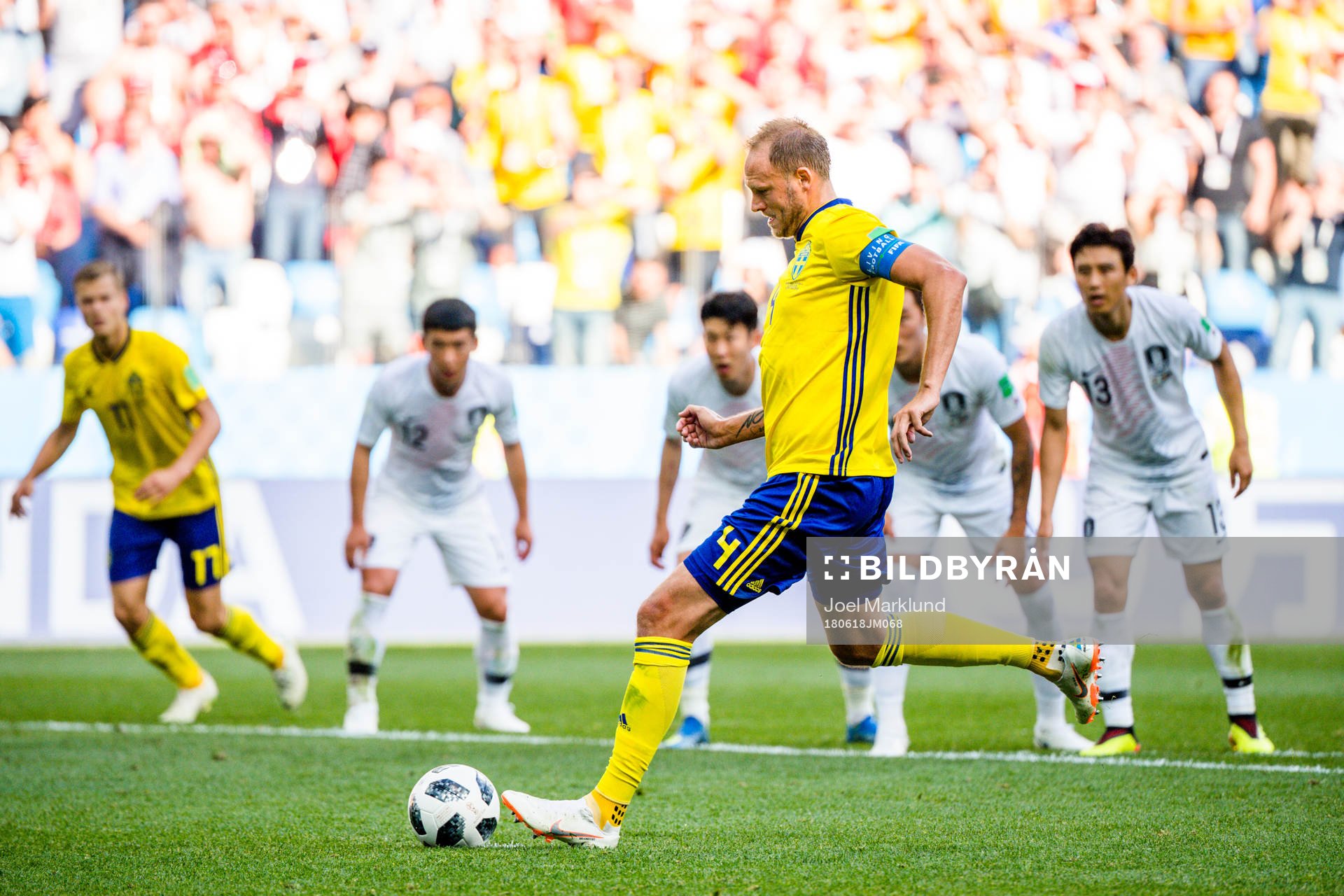 Andreas Granqvist scores the 1-0 goal
