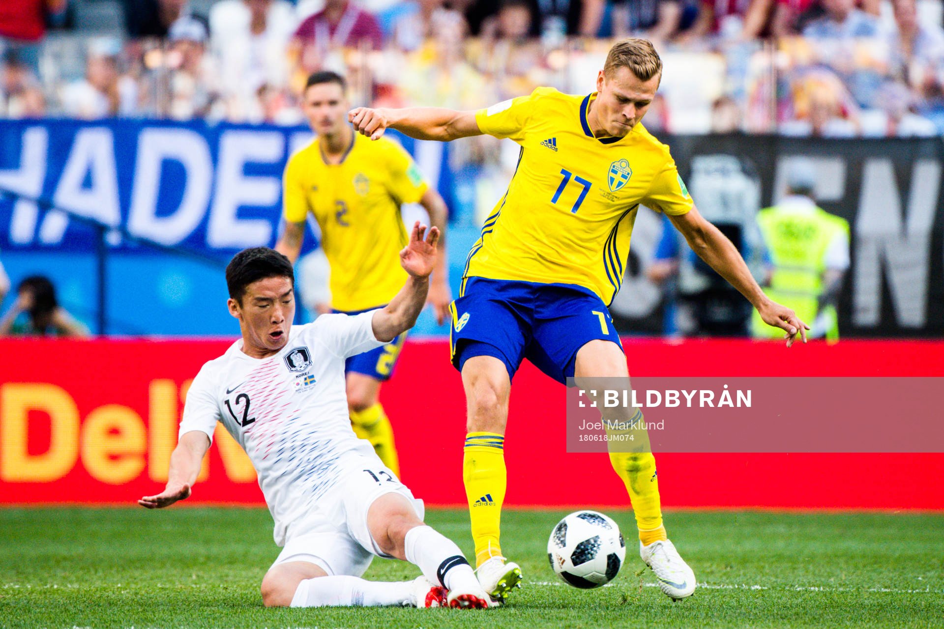 Minwoo Kim of South Korea and Viktor Claesson of Sweden