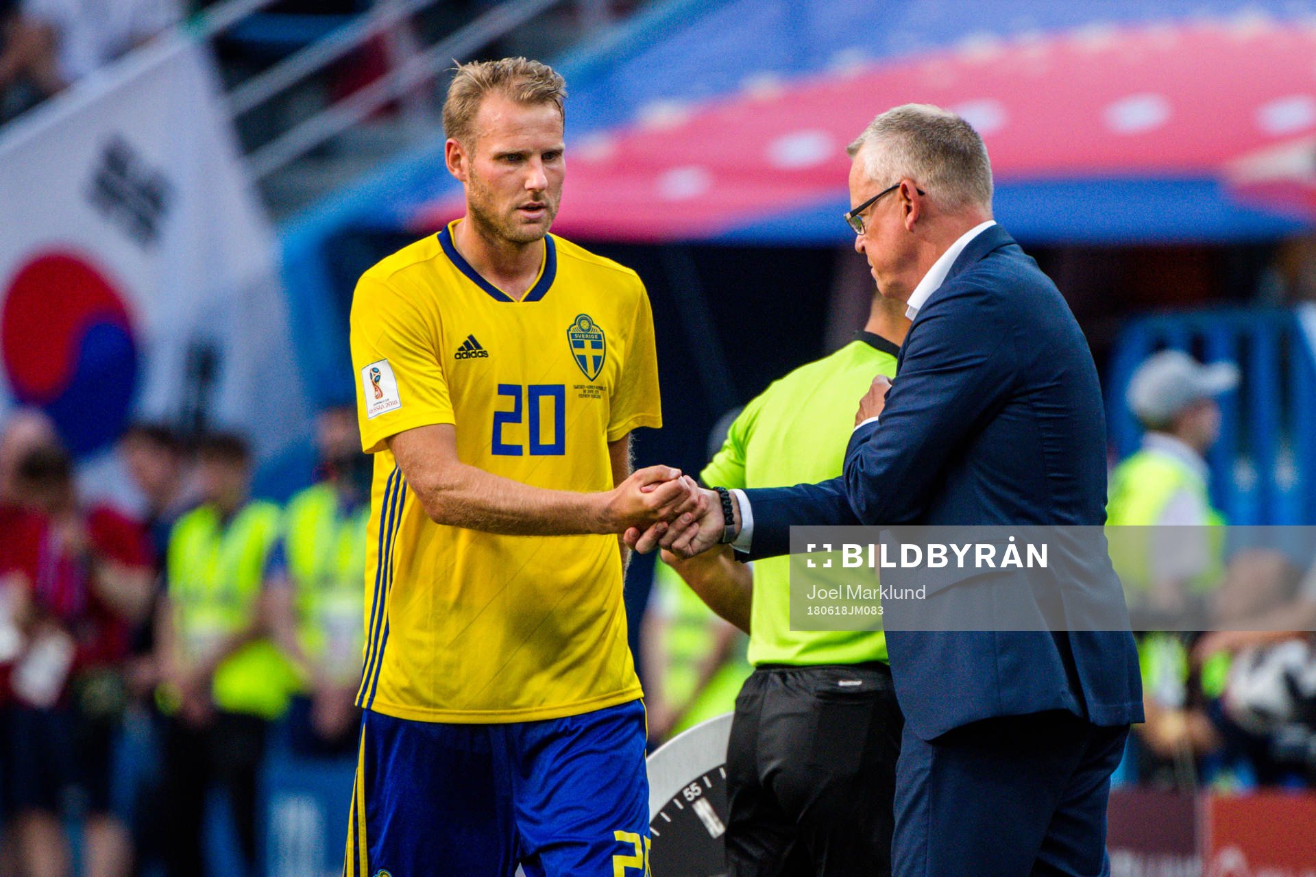 Ola Toivonen and head coach Janne Andersson of Sweden