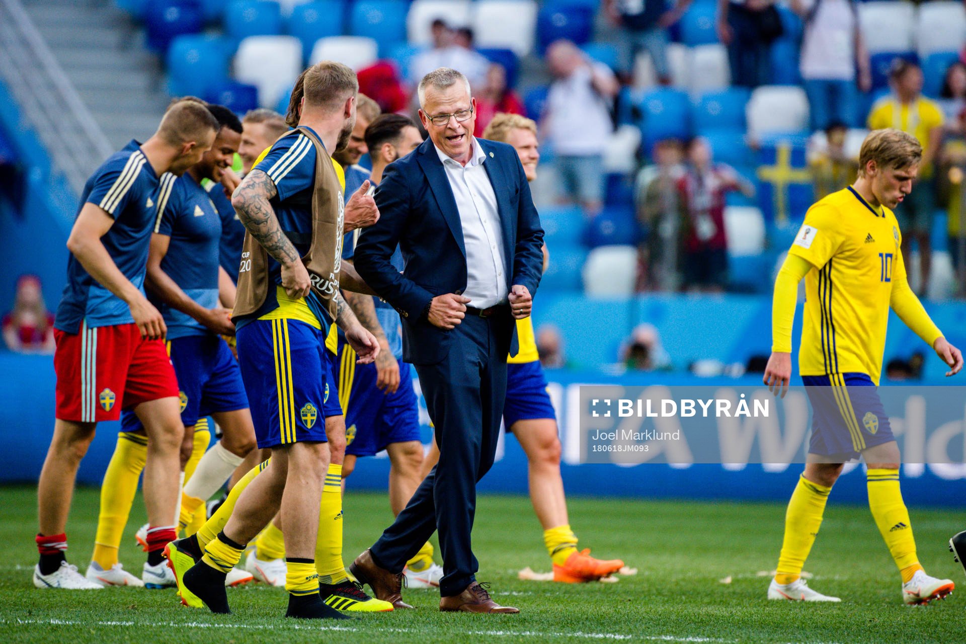 head coach Janne Andersson of Sweden celebrates