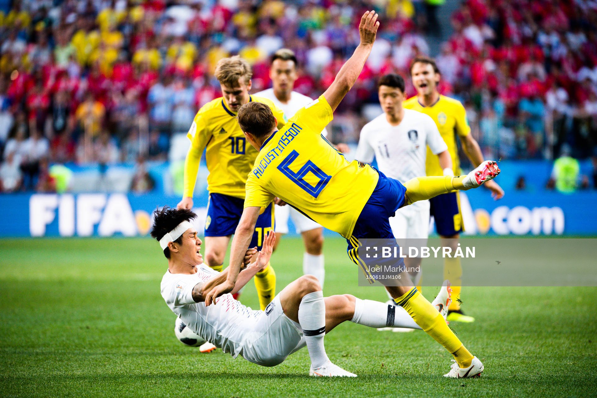 Seunghyun Jung of South Korea and Ludwig Augustinsson of