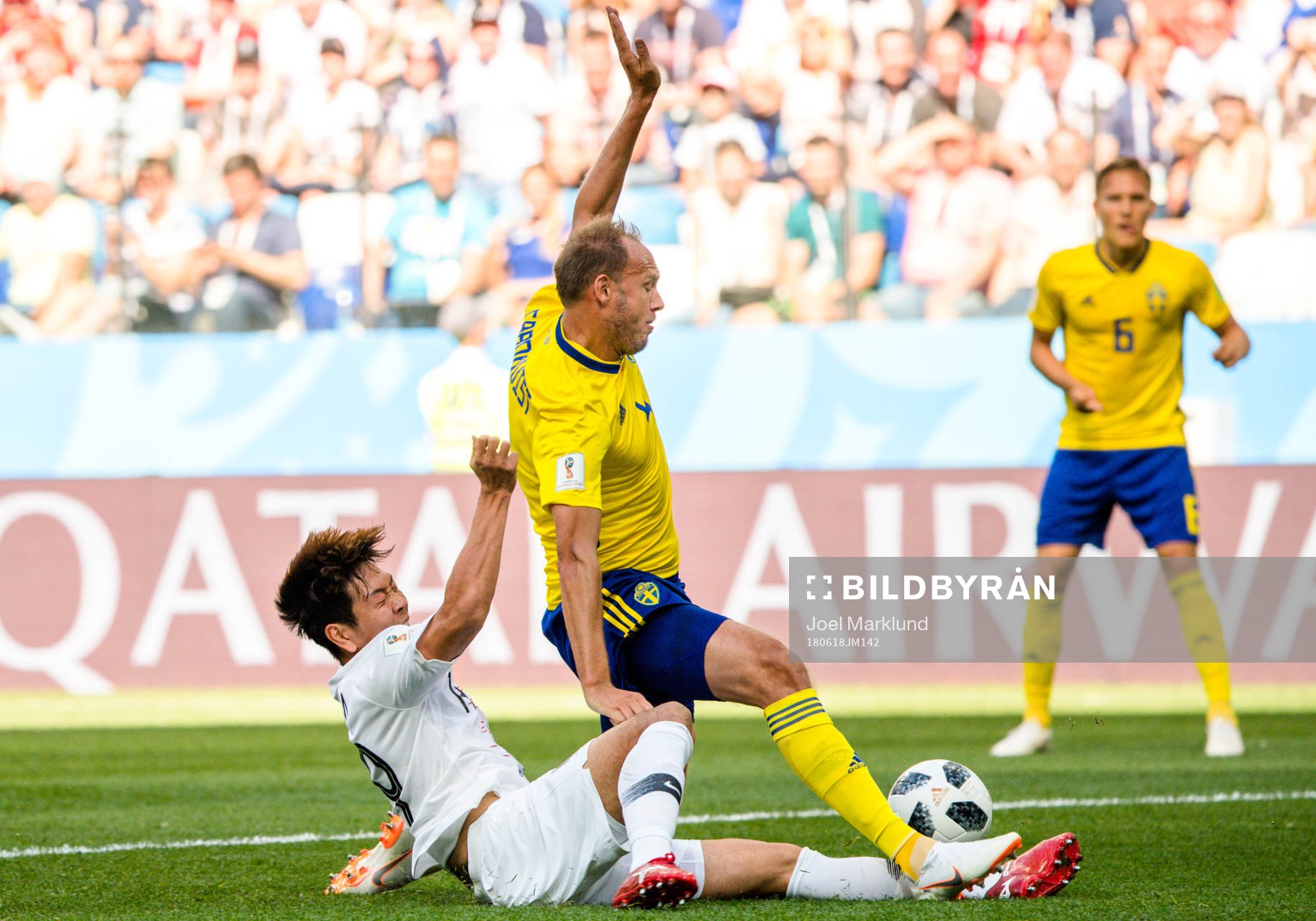 Younggwon Kim of South Korea and Andreas Granqvist of