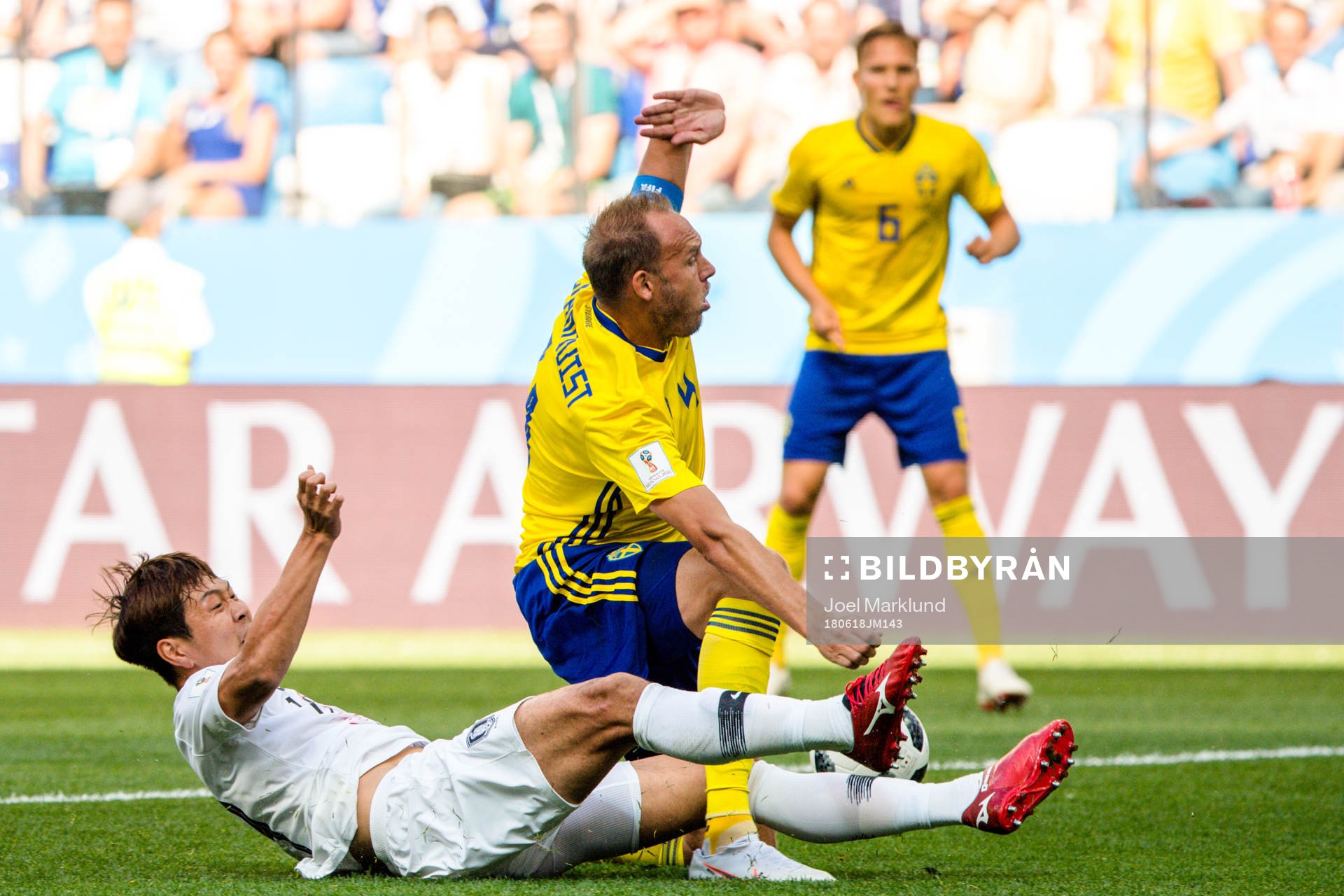 Younggwon Kim of South Korea and Andreas Granqvist of