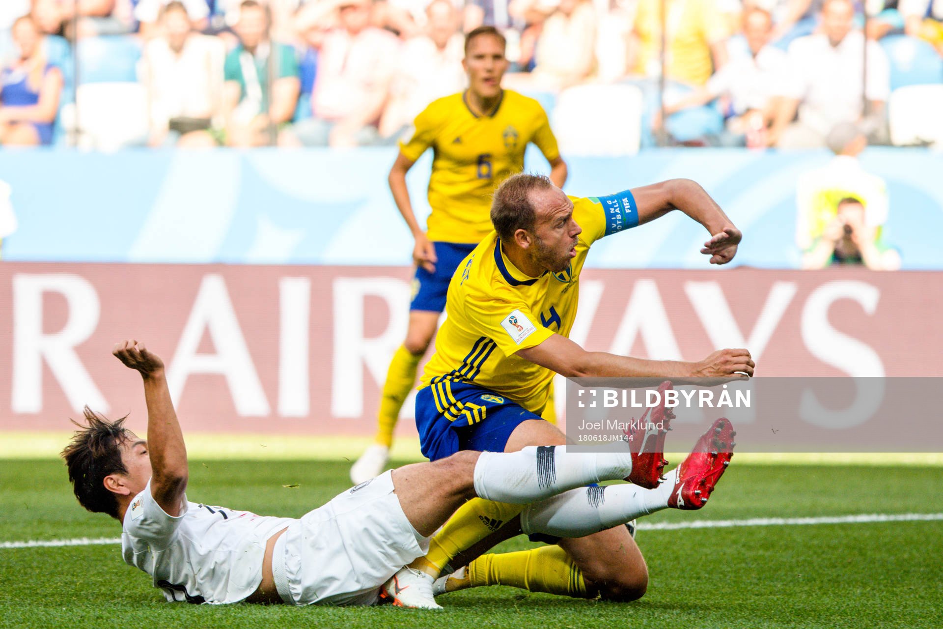 Younggwon Kim of South Korea and Andreas Granqvist of