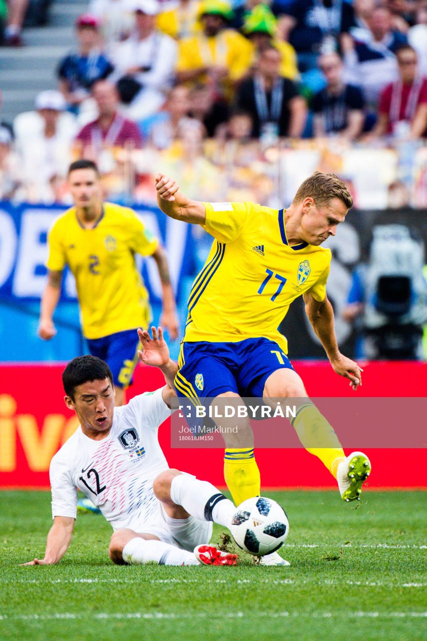 Minwoo Kim of South Korea and Viktor Claesson of Sweden