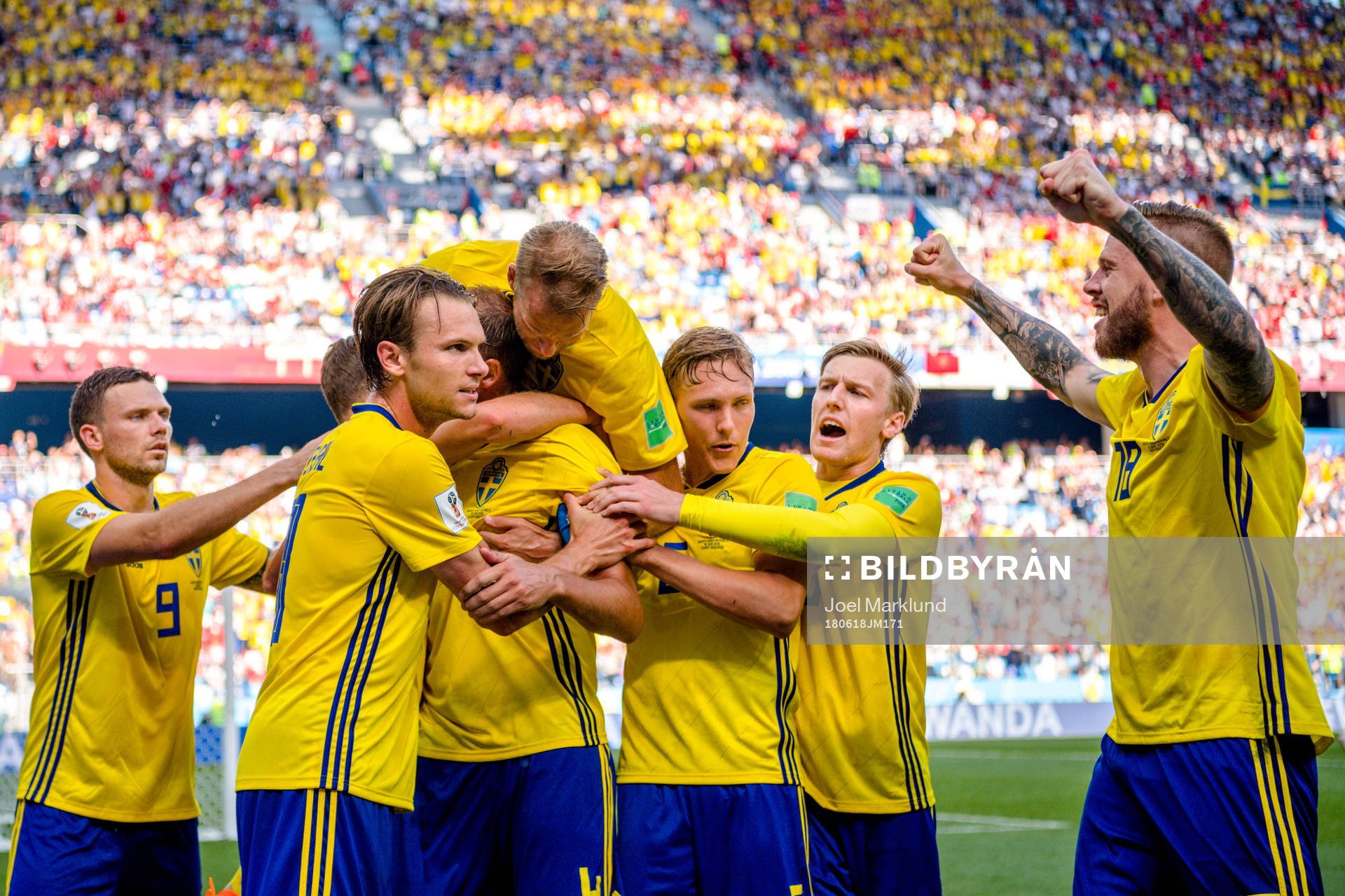 Players of Sweden celebrates with Andreas Granqvist