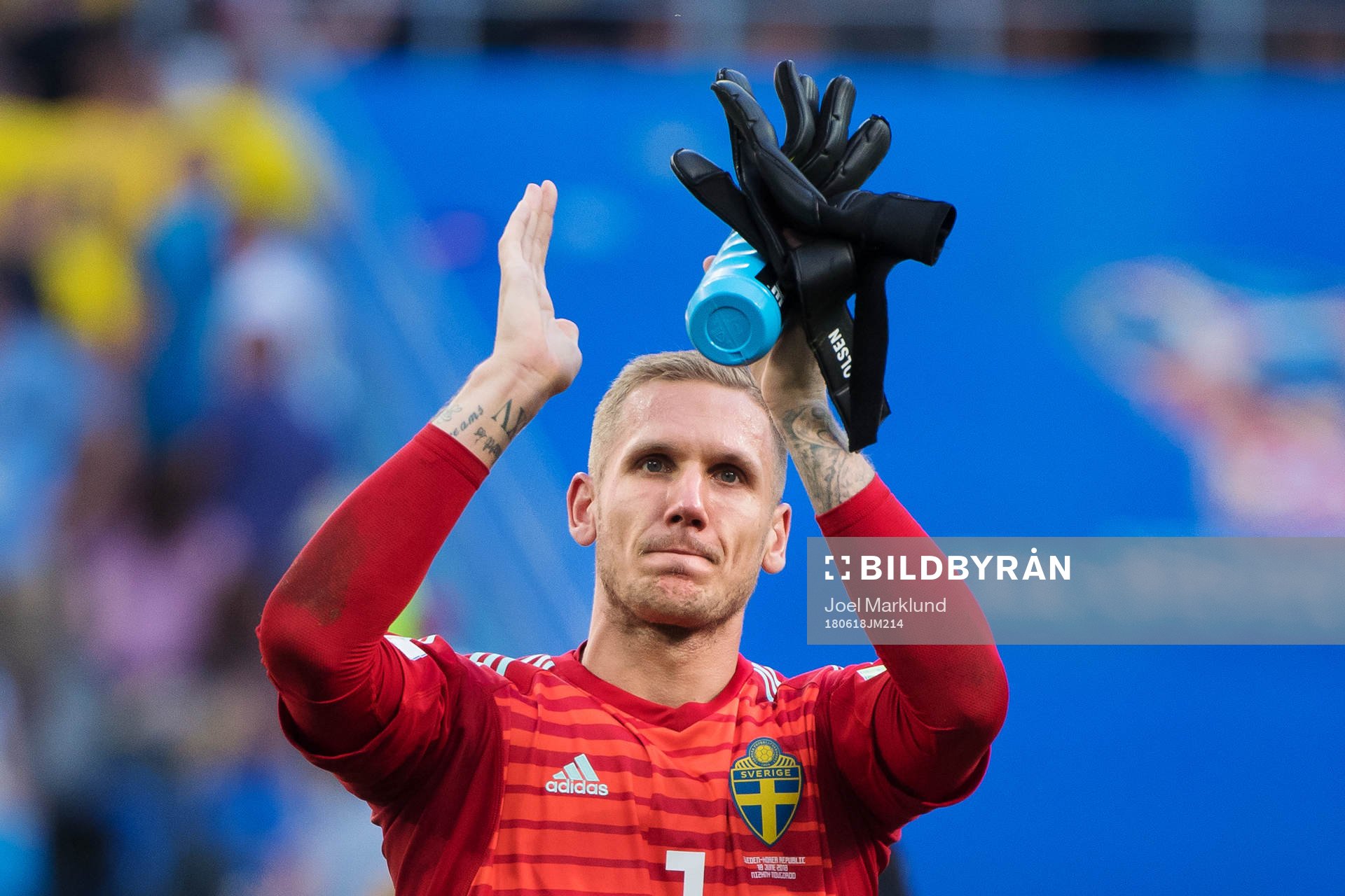 Goalkeeper Robin Olsen of Sweden celebrate