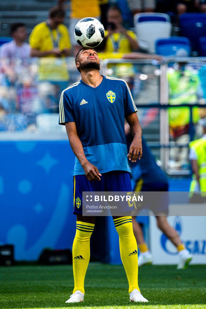 Isaac Kiese Thelin of Sweden prior the FIFA World Cup group