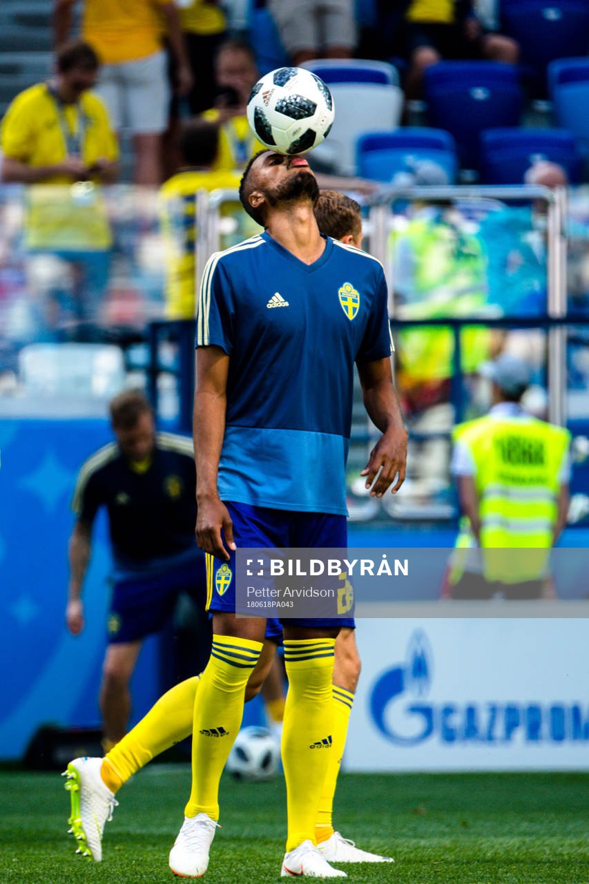 Isaac Kiese Thelin of Sweden prior the FIFA World Cup group