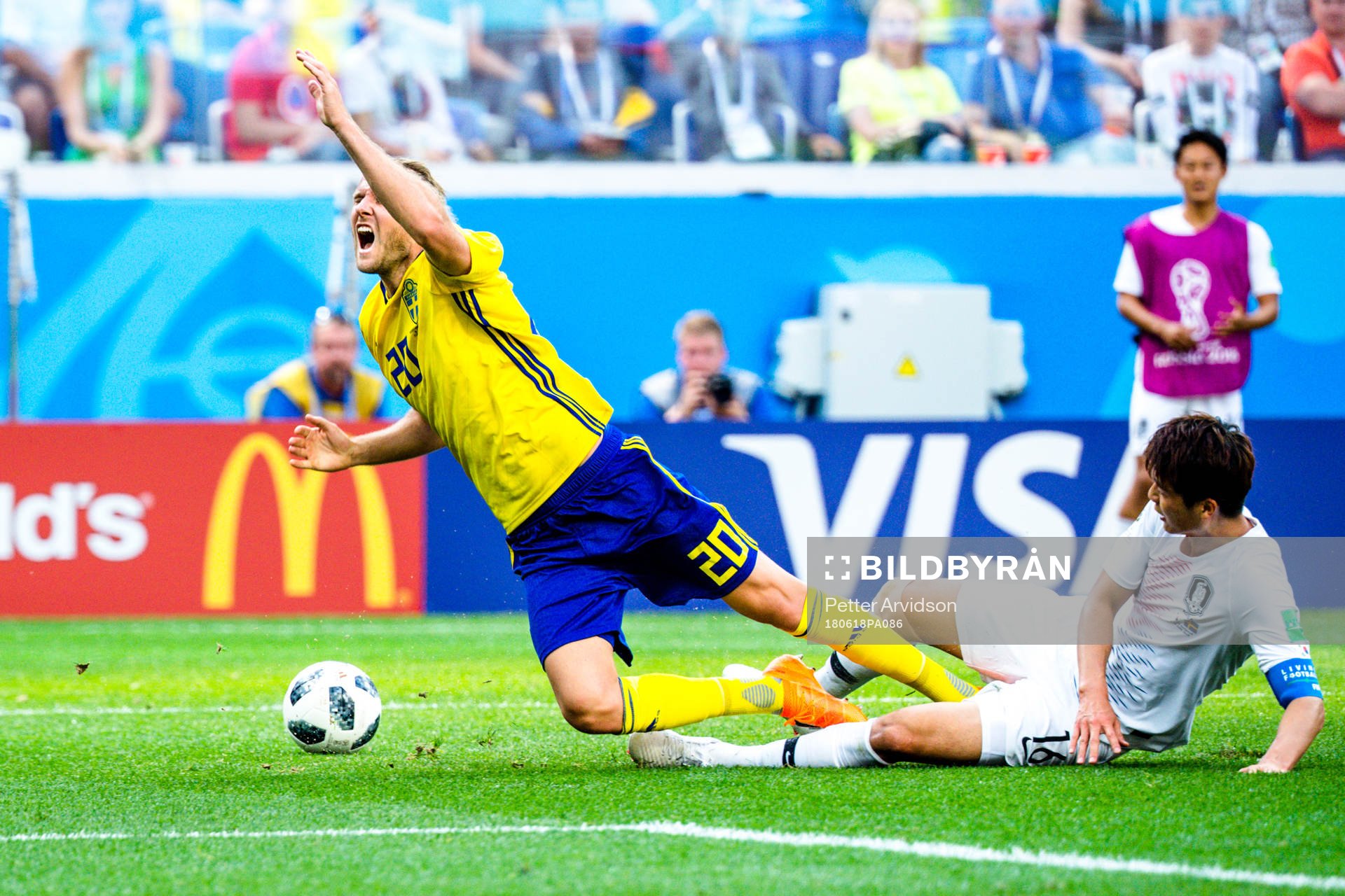 Sungyueng Ki of South Korea against Ola Toivonen of Sweden