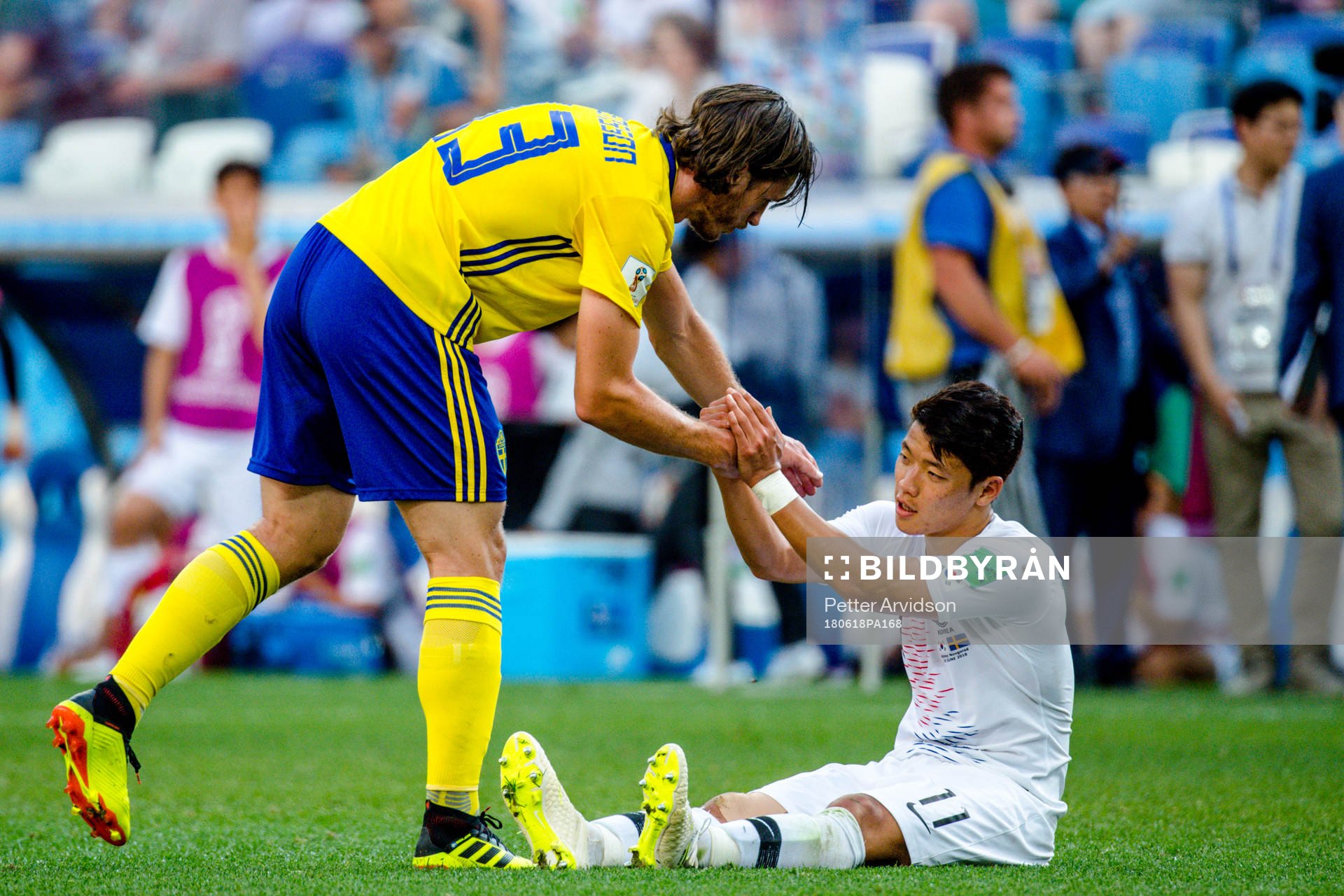 Gustav Svensson of Sweden and Heechan Hwang of South Korea
