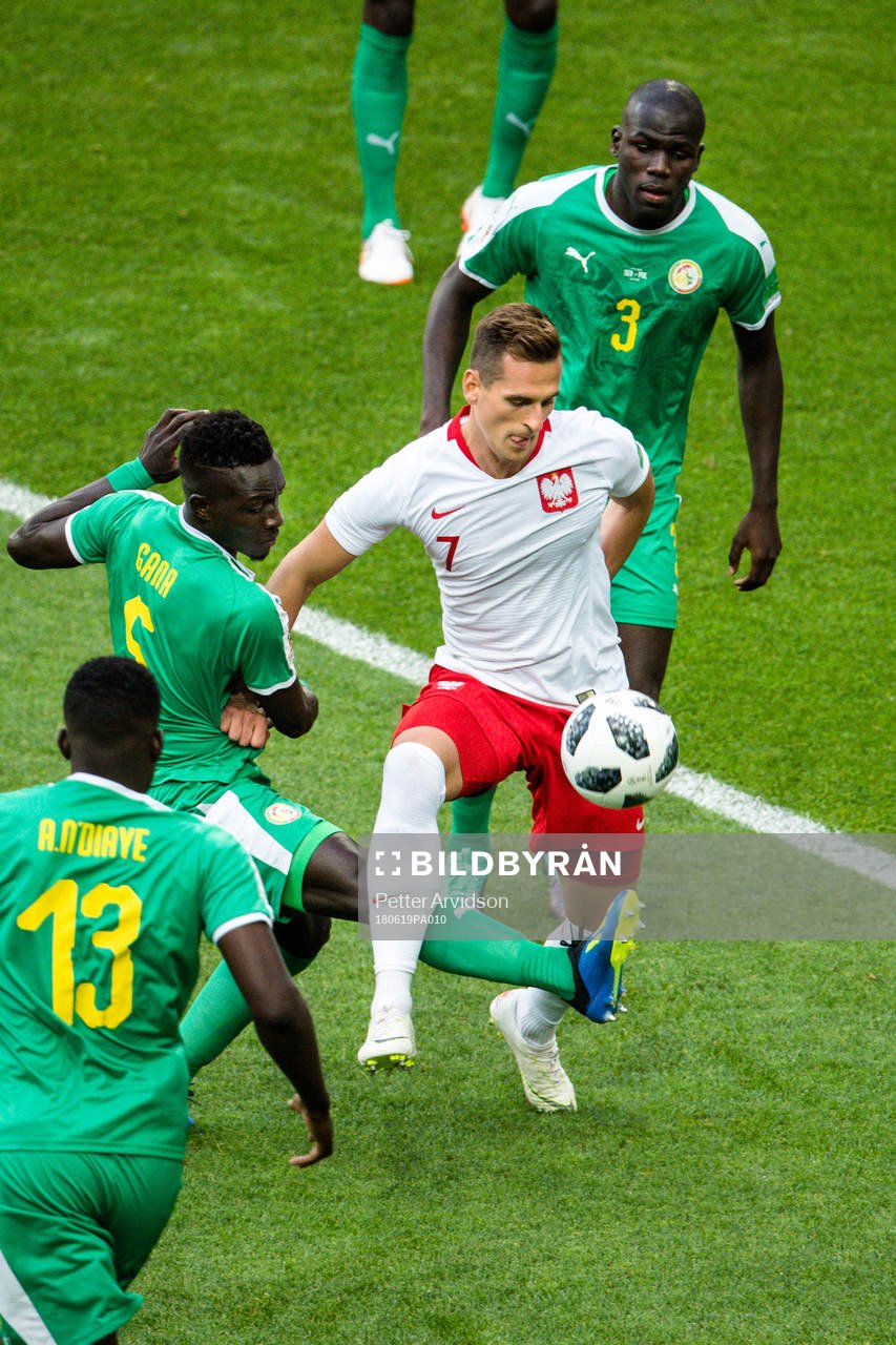 Arkadiusz Milik of Poland and Idrissa Gana Gueye of Senegal