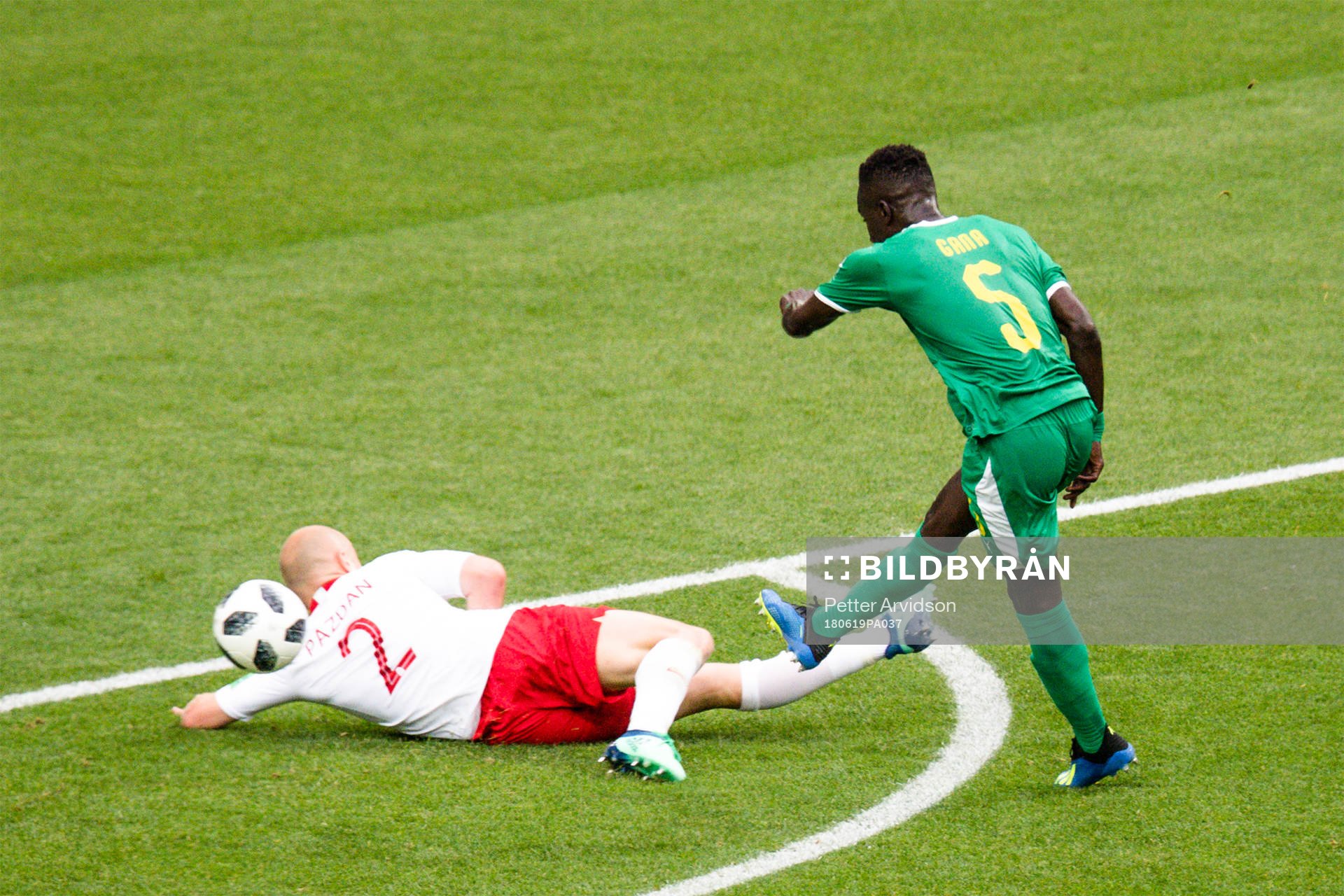 Idrissa Gana Gueye of Senegal scores the 0-1 goal