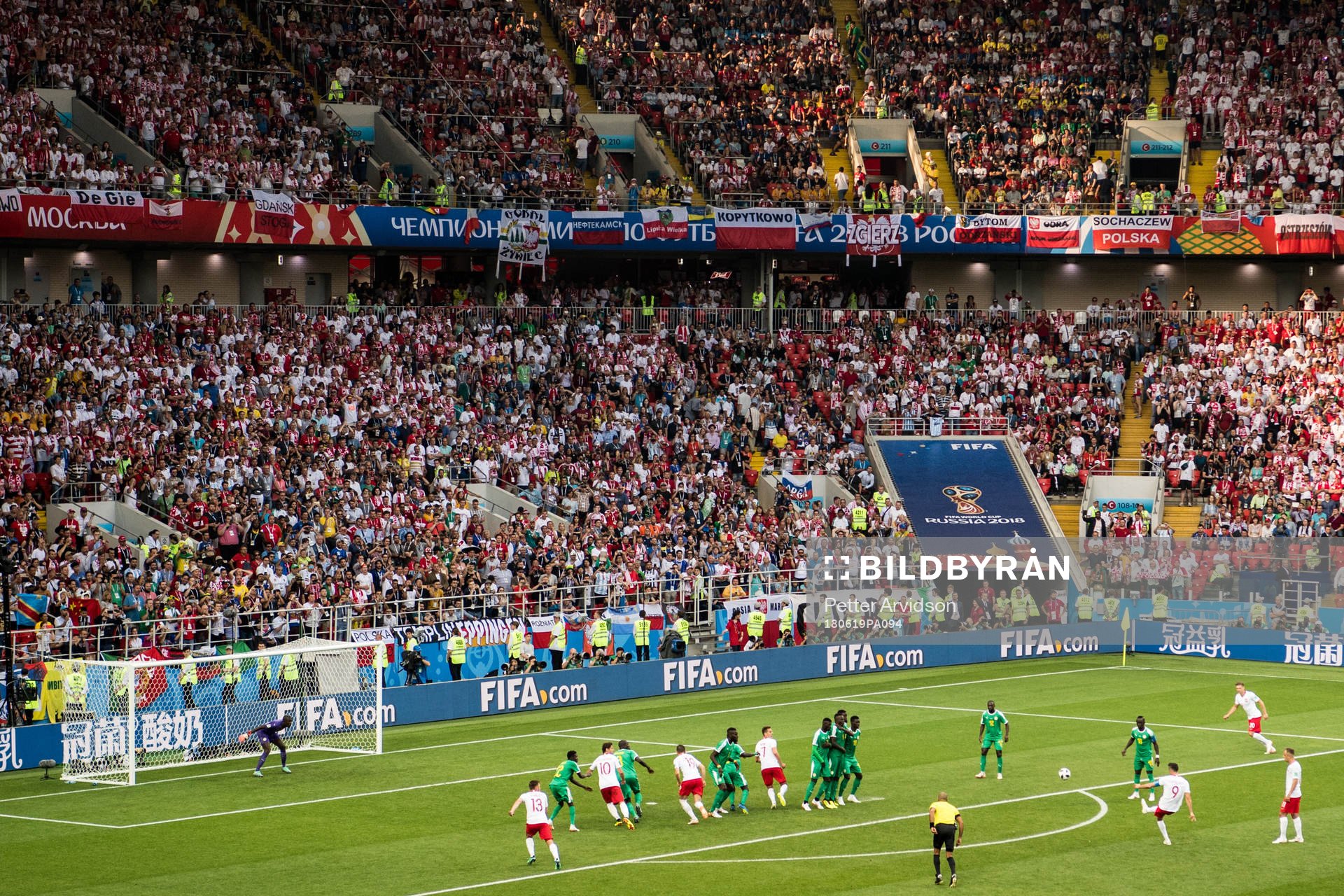 Robert Lewandowski of Poland with a free kick during the FIFA World Cup group stage match between Poland and Senegal on June 19, 2018 in Moscow.