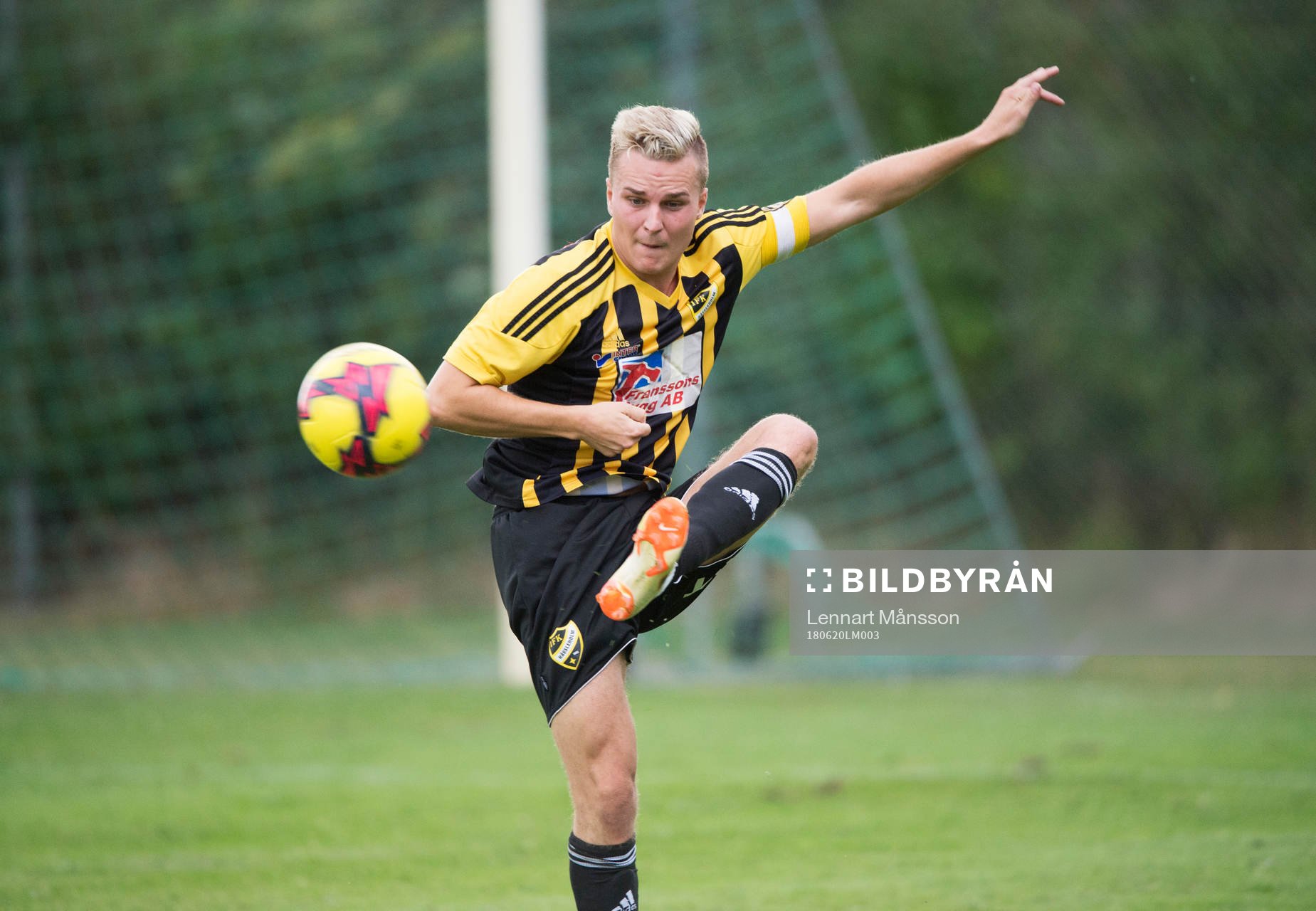 IFK Hässleholms Danny Gunnarsson i matchen i division 2