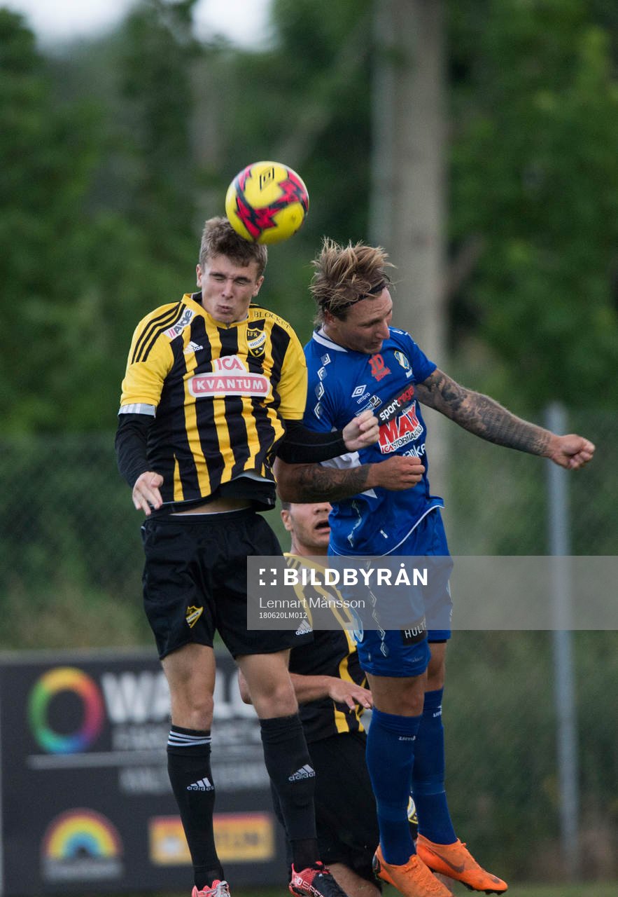IFK Hässleholms Elliot Nilsson i matchen i division 2