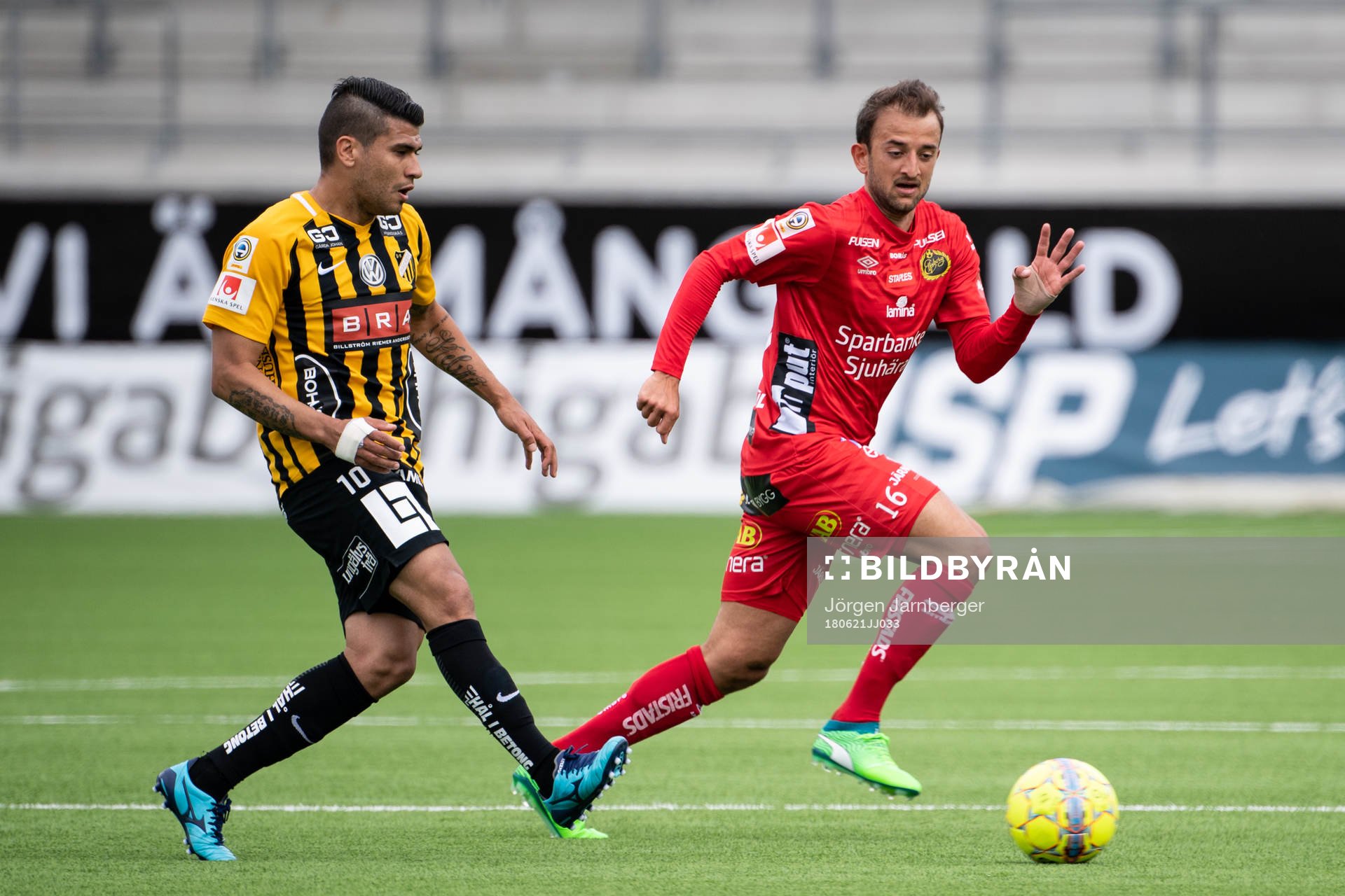 Häckens Paulinho och Elfsborgs Robert Gojani