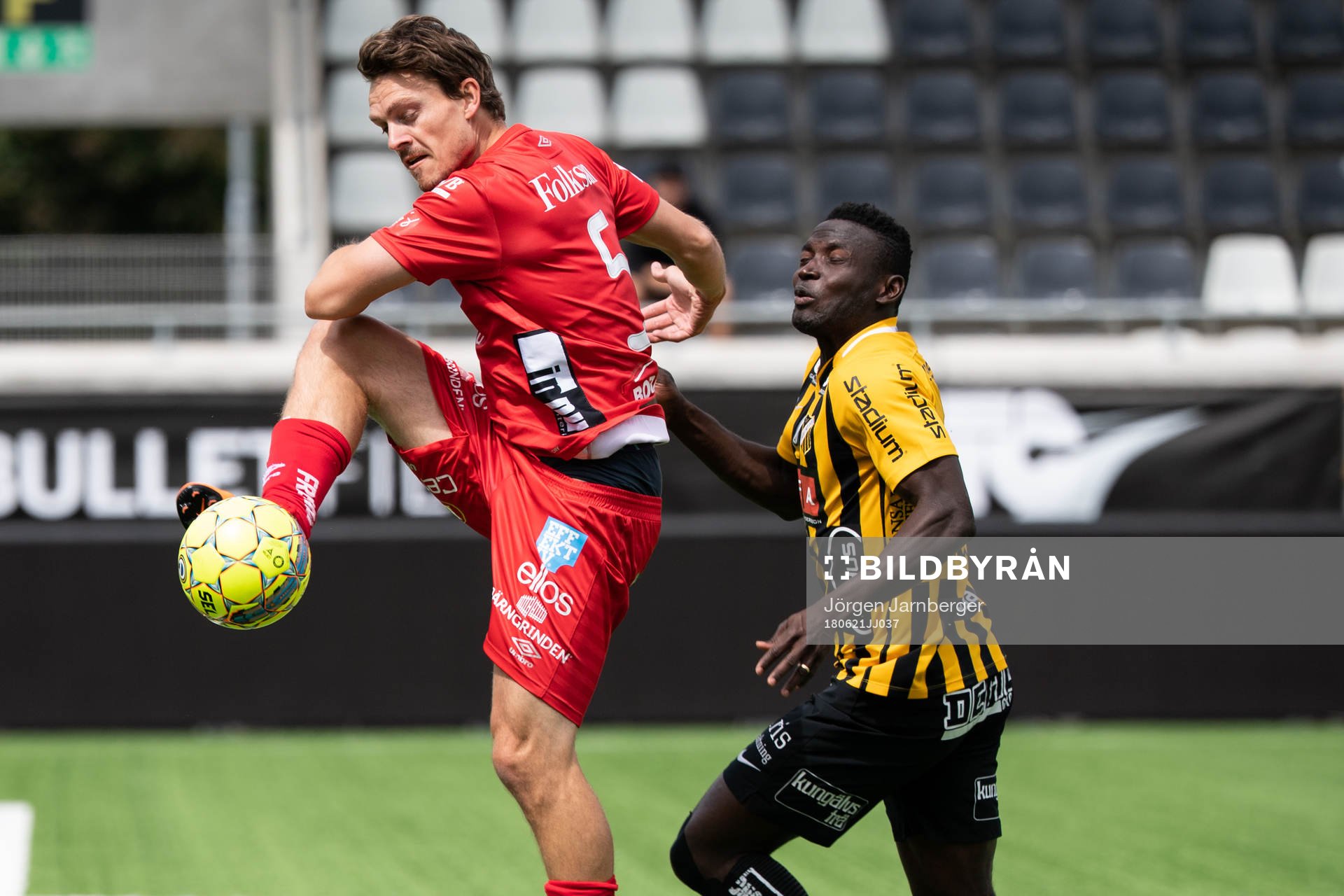 Elfsborgs Jörgen Horn och Häckens Alhassan Kamara
