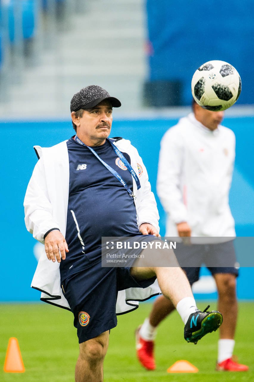 Head coach Oscar Ramirez of Costa Rica during a practice session during the FIFA World Cup on June 21, 2018 in Sankt Petersburg.