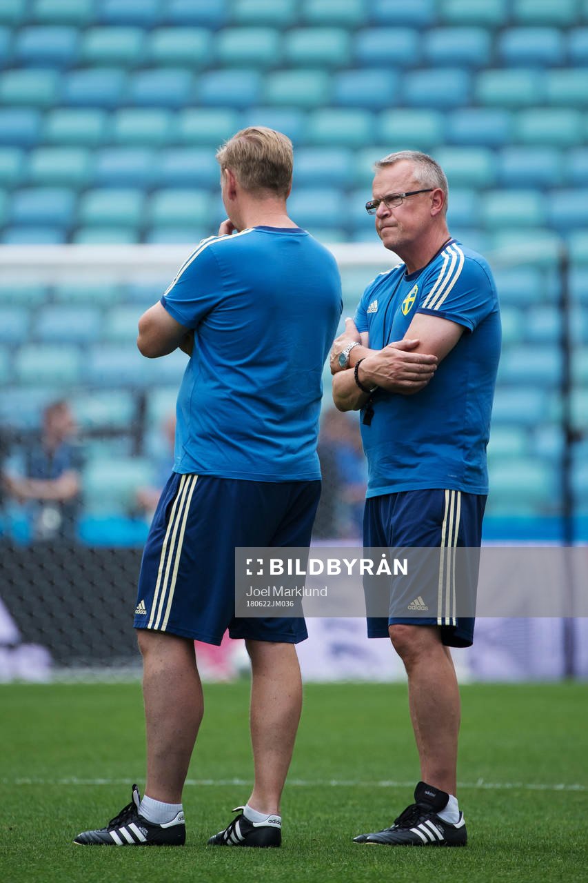 Assistant coach Peter Wettergren and head coach Janne