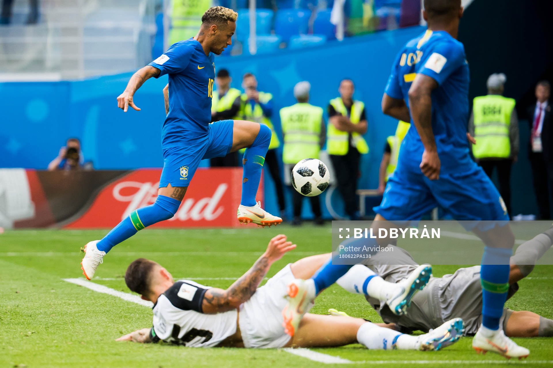 Neymar of Brazil scores 2-0 during the FIFA World Cup group stage match between Brazil and Costa Rica on June 22, 2018 in Sankt Petersburg.