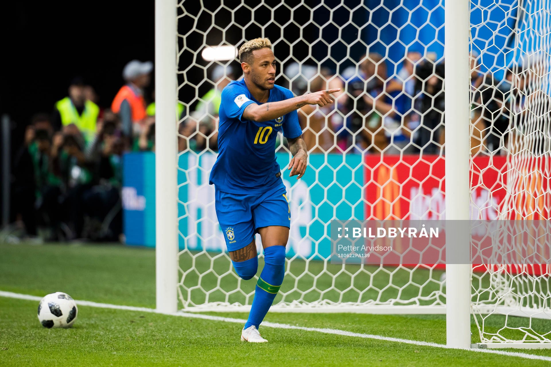 Neymar of Brazil celebrates after scoring 2-0 the FIFA World Cup group stage match between Brazil and Costa Rica on June 22, 2018 in Sankt Petersburg.