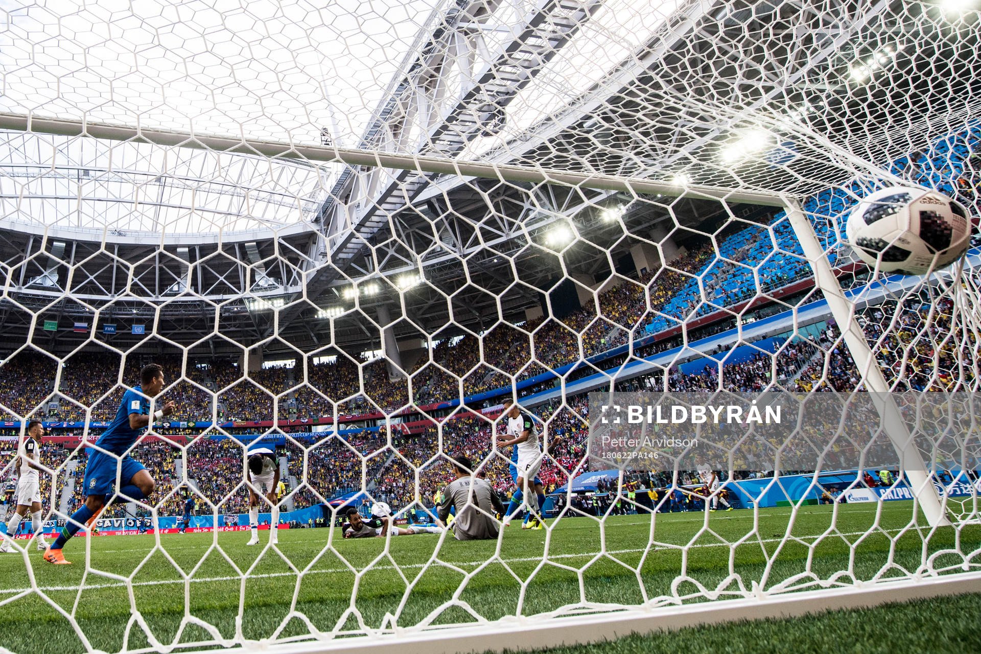 Philippe Coutinho of Brazil scores 1-0