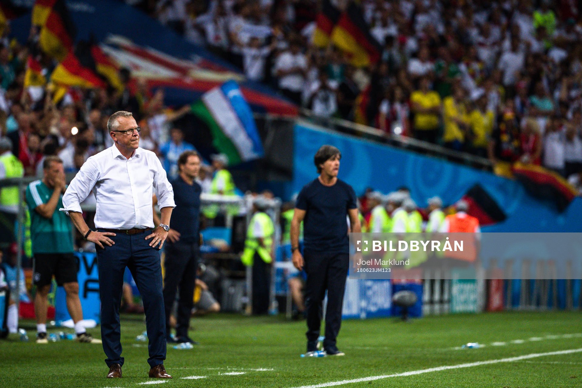 head coach Janne Andersson of Sweden and Head coach Joachim