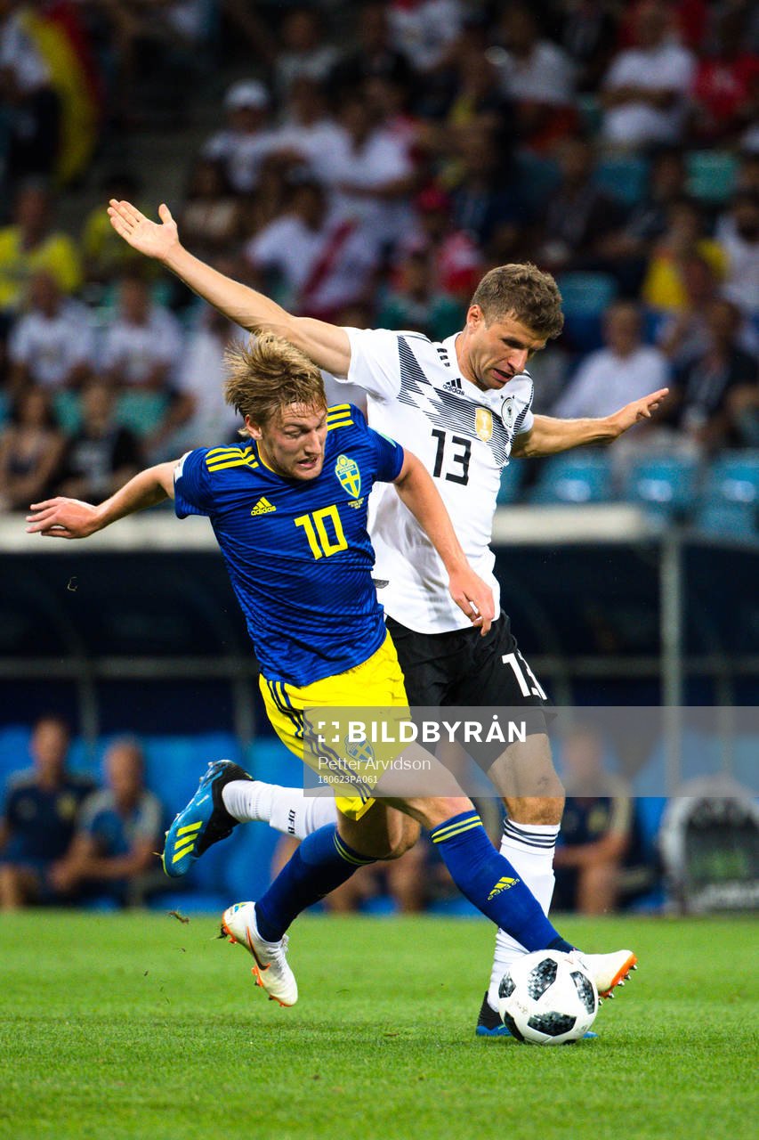 Emil Forsberg of Sweden and Thomas Müller of Germany