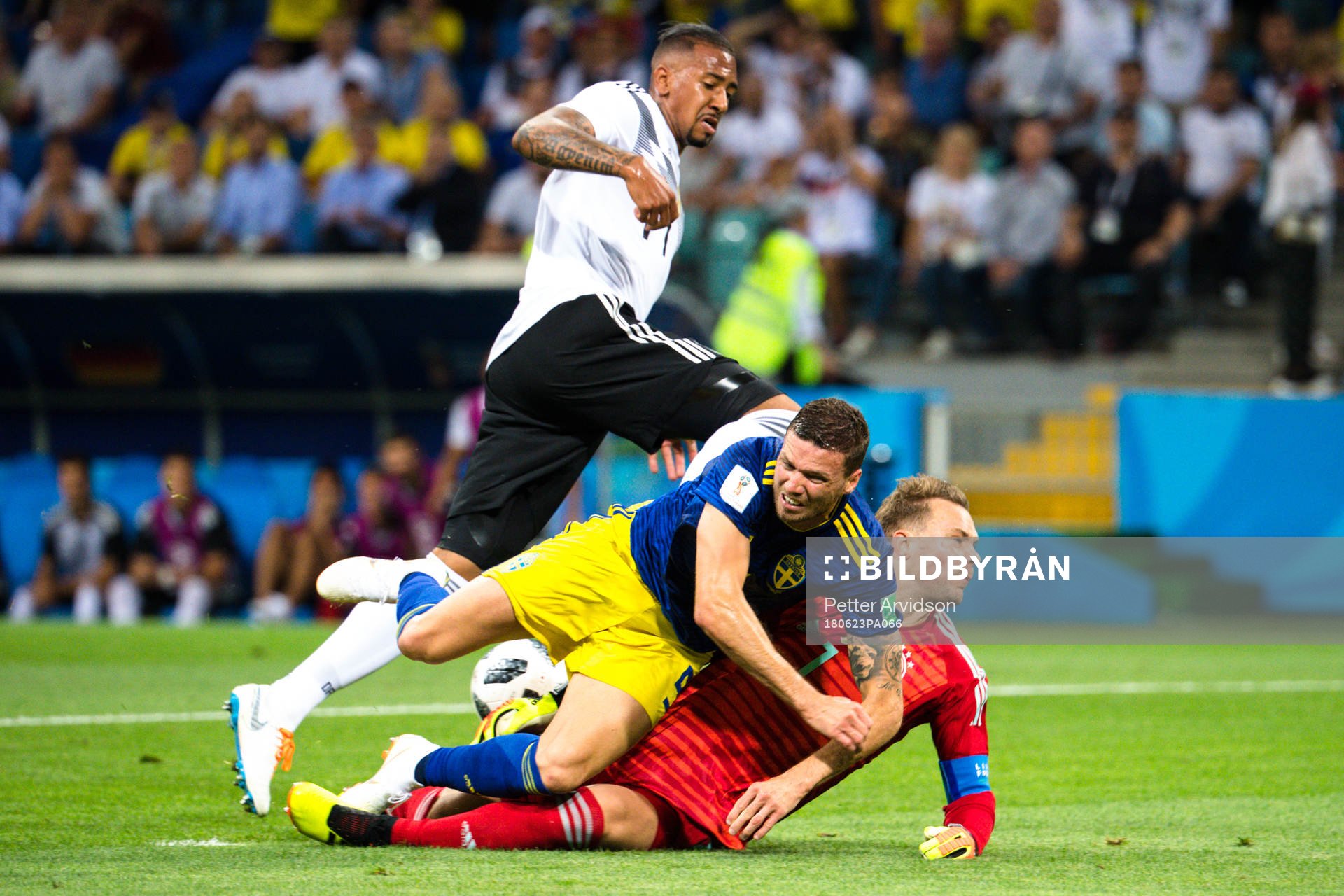 Marcus Berg of Sweden against goalkeeper Manuel Neuer of
