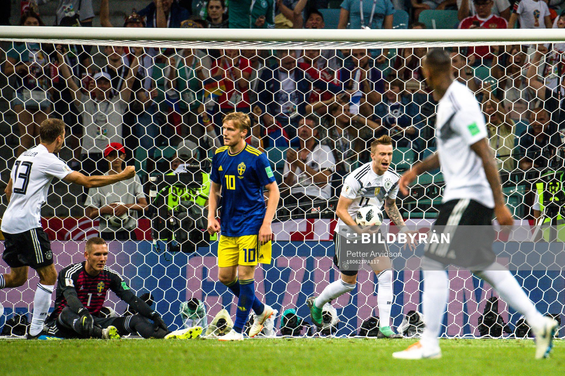 goalkeeper Robin Olsen and Emil Forsberg of Sweden looks