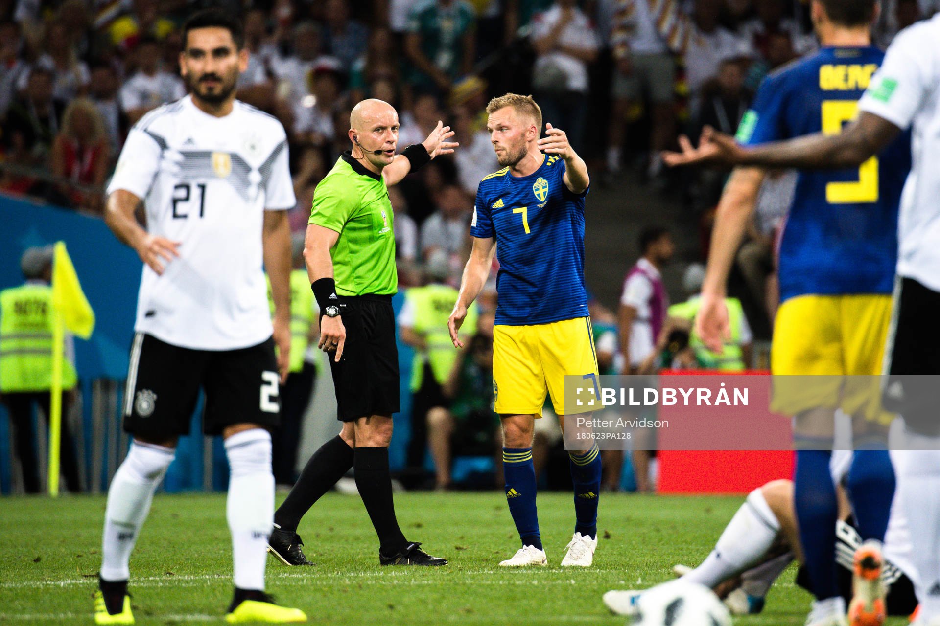 referee Szymon Marciniak  and Sebastian Larsson of Sweden