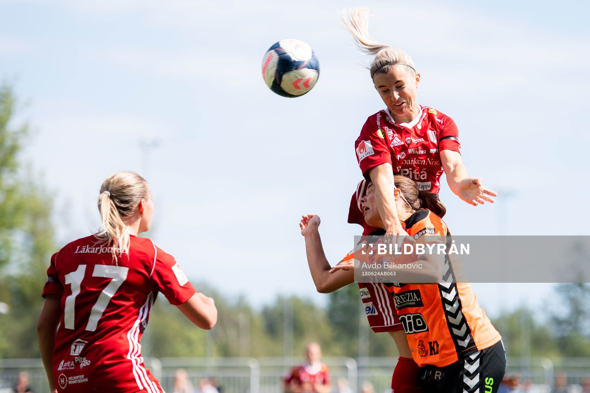 Piteås Emelie Lövgren nickar